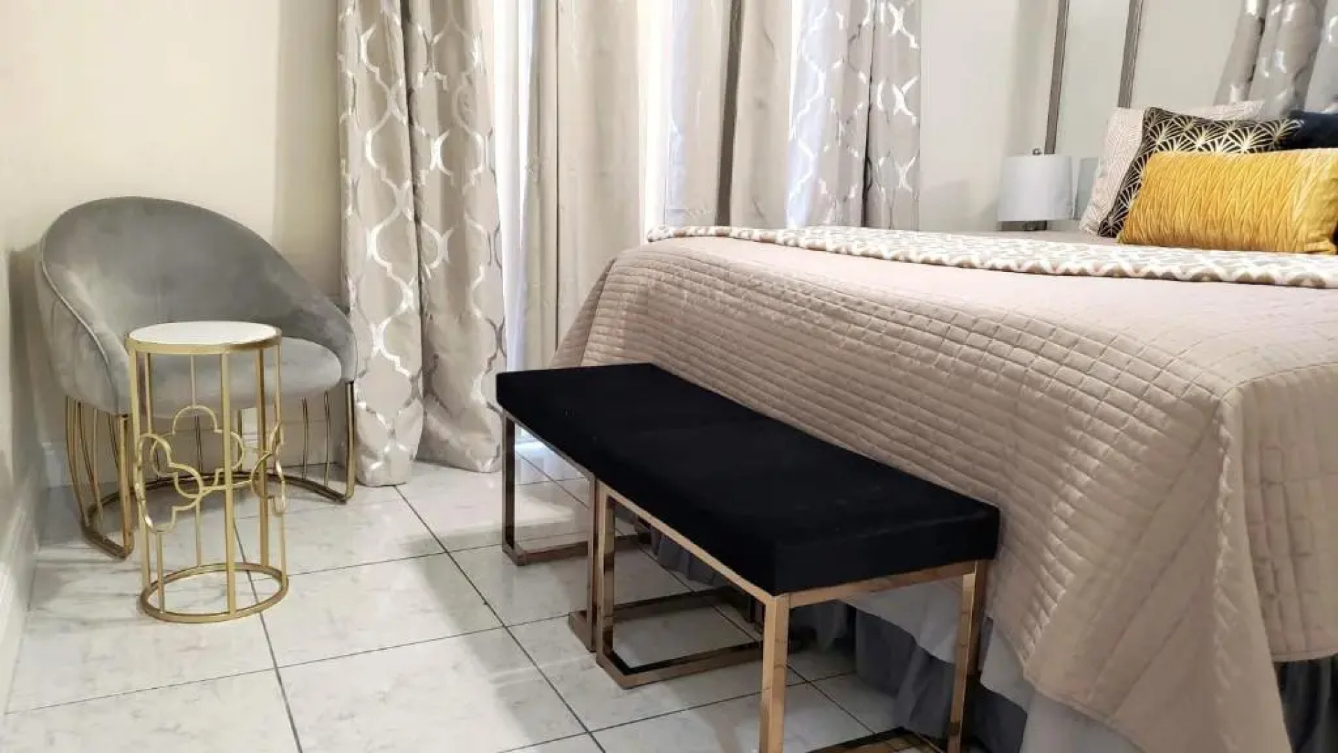 Glam 2 Bedroom Suite 4 Miles from Hard Rock Stadium