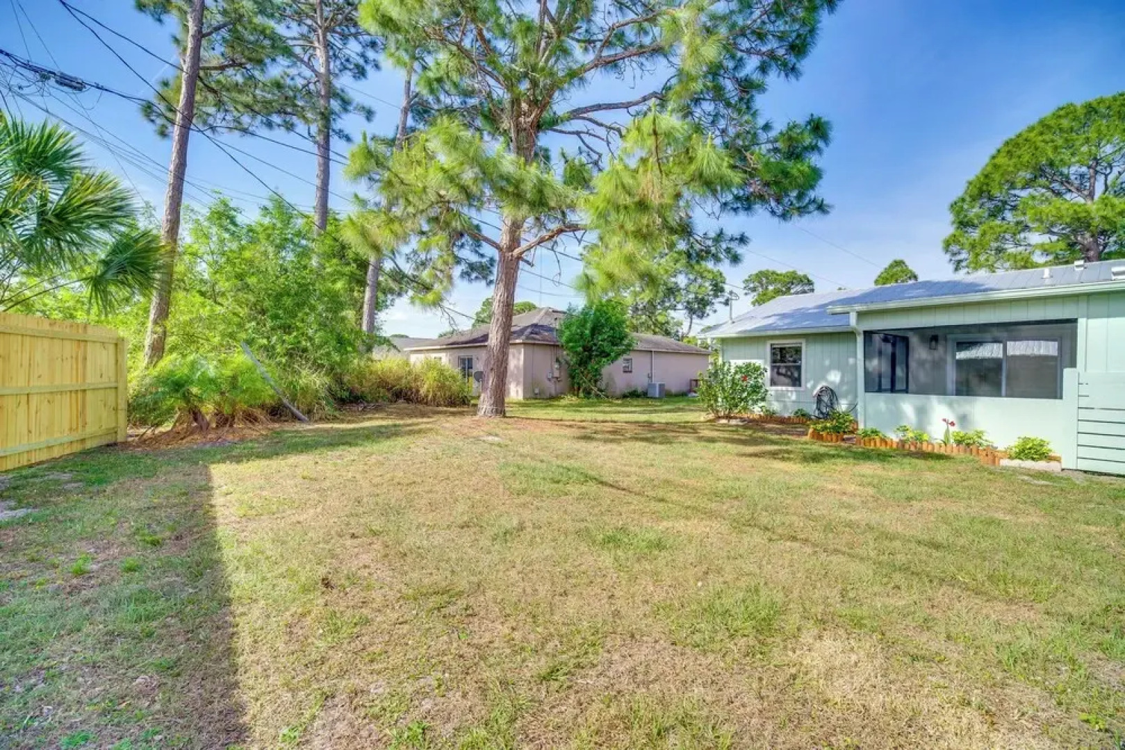 Sebastian Retreat w/ Screened Porch: 6 Mi to Beach