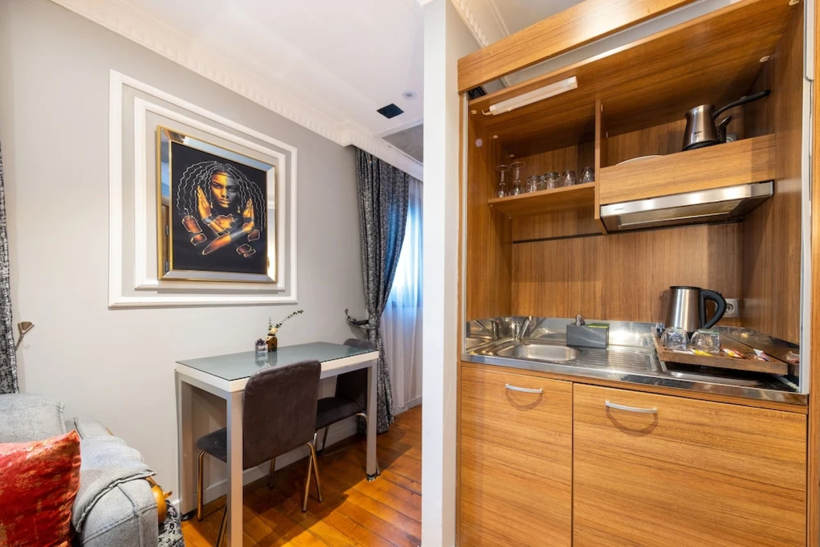 King Suits Hotel