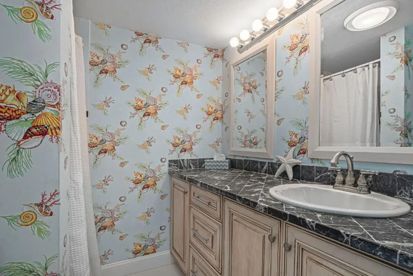 Sonrisa Unit-3/ Lovely Condo , 2 Bedrooms-2Baths