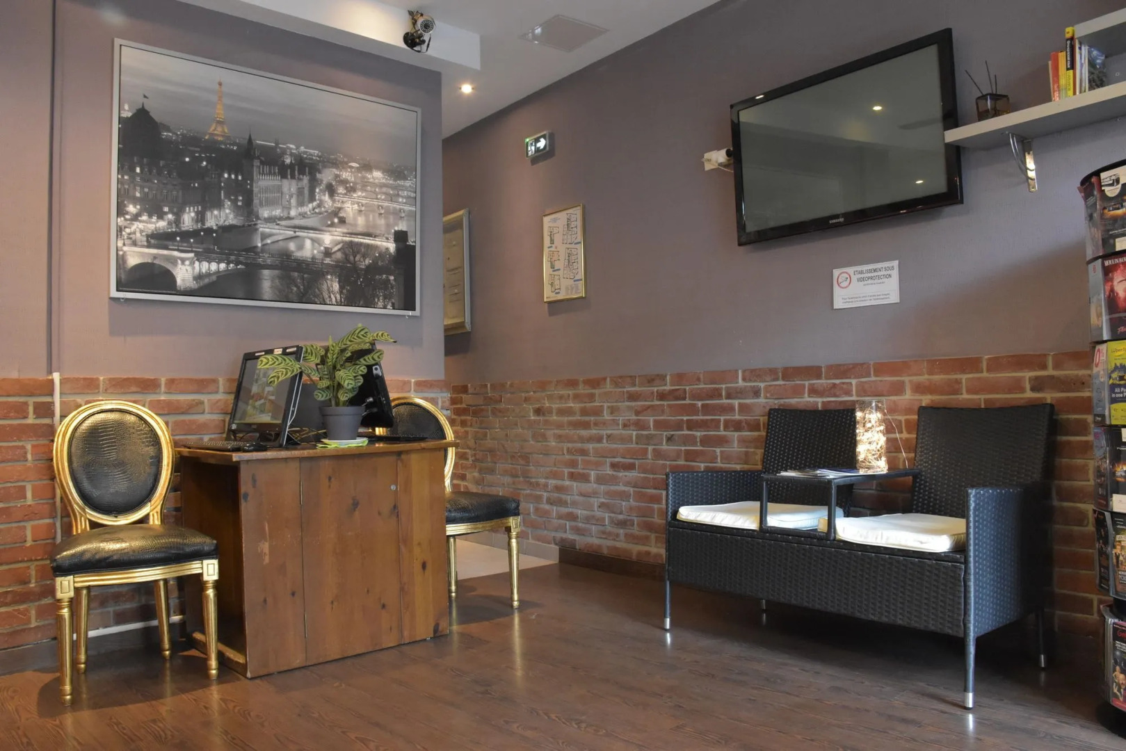 Отель Absolute Paris République