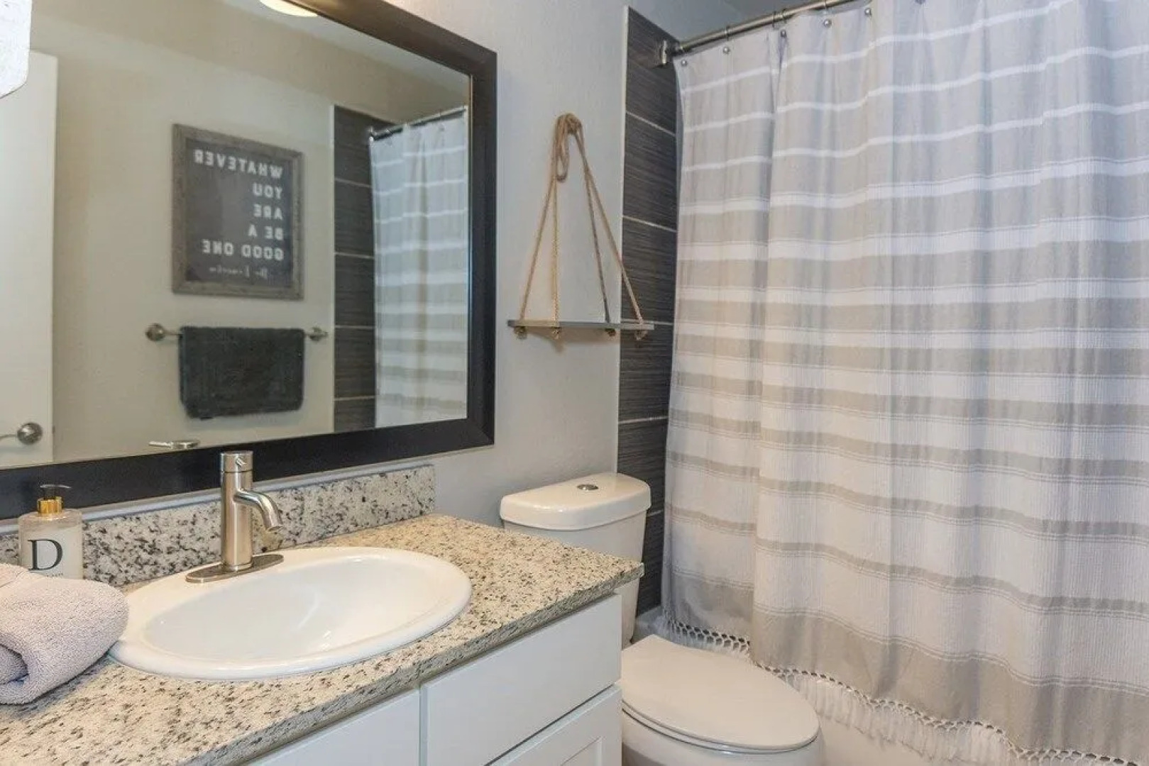 Fredericksburg Fun 3 Bedroom Apts by Redawning