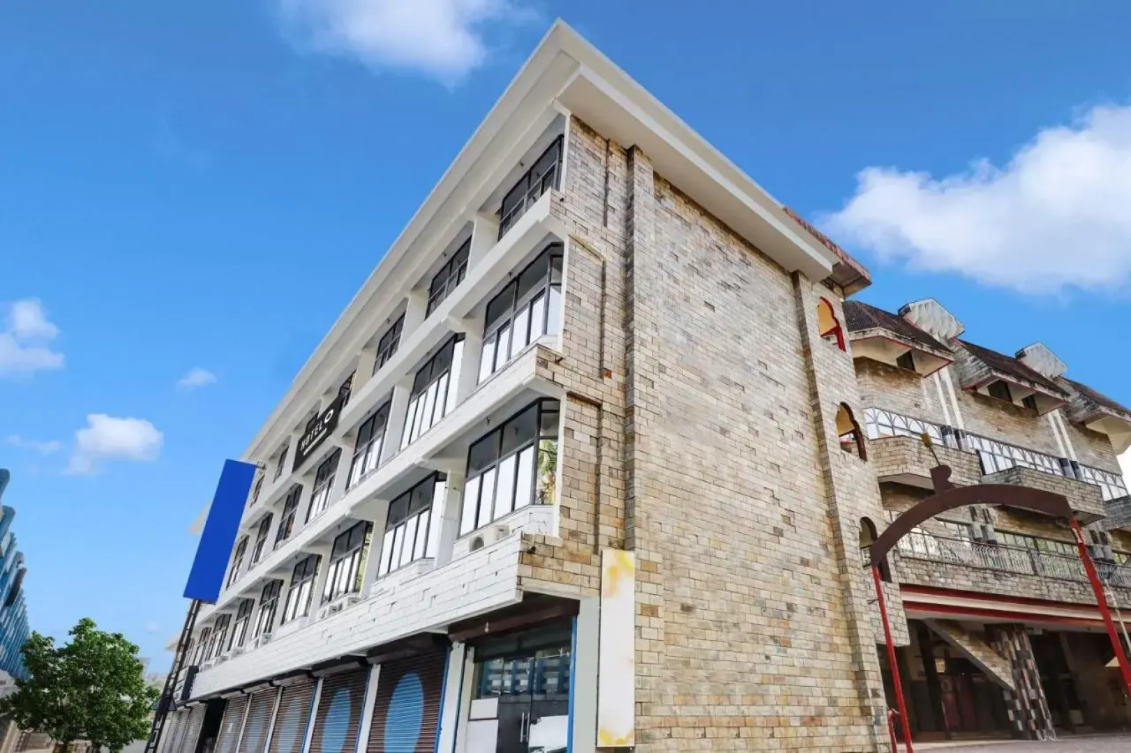 OYO 15837 Hotel Rvee's Regency