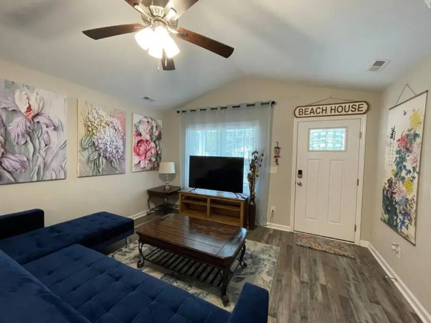 Sleep 10, NEW CONSTRUCTION home, half mile to beach, 3 BD 2 BA, 6 beds