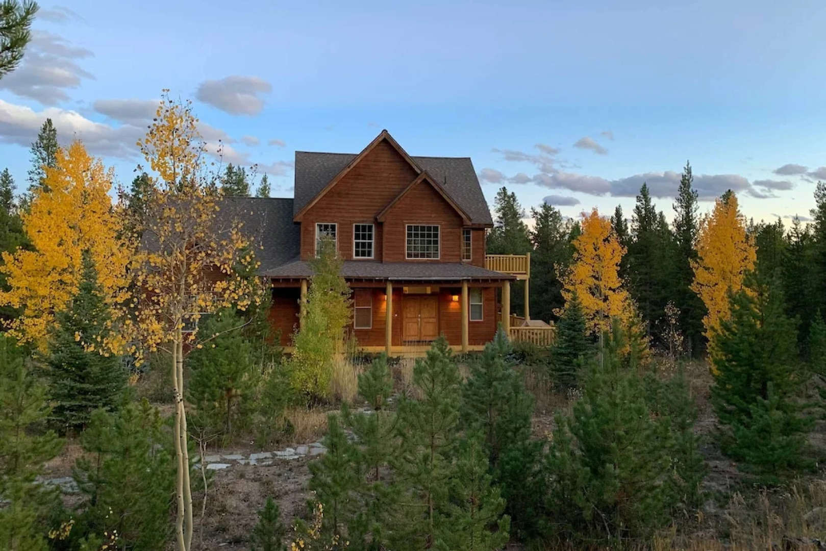 'rocky Bear Lodge' on 2 Acres Near Turquoise Lake