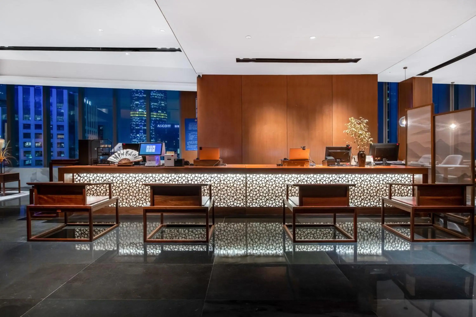 Отель Holiday Inn Guangzhou Zhujiang New Town by IHG