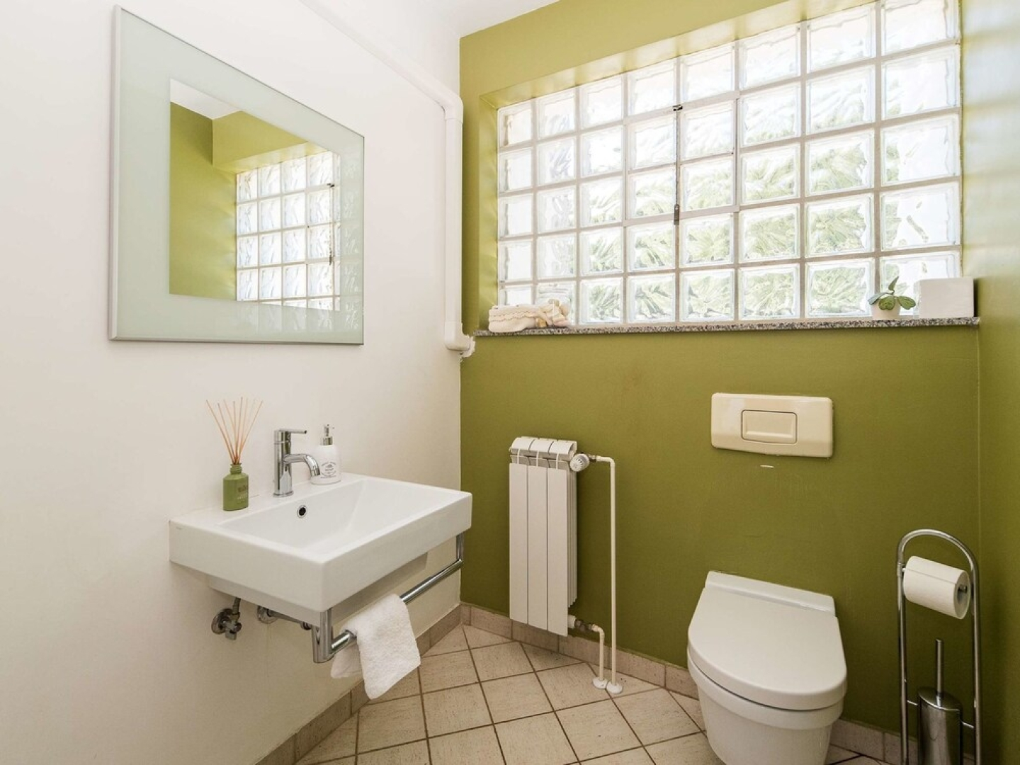 Modern Villa With Private Pool and Hot Tub, Near the Sea