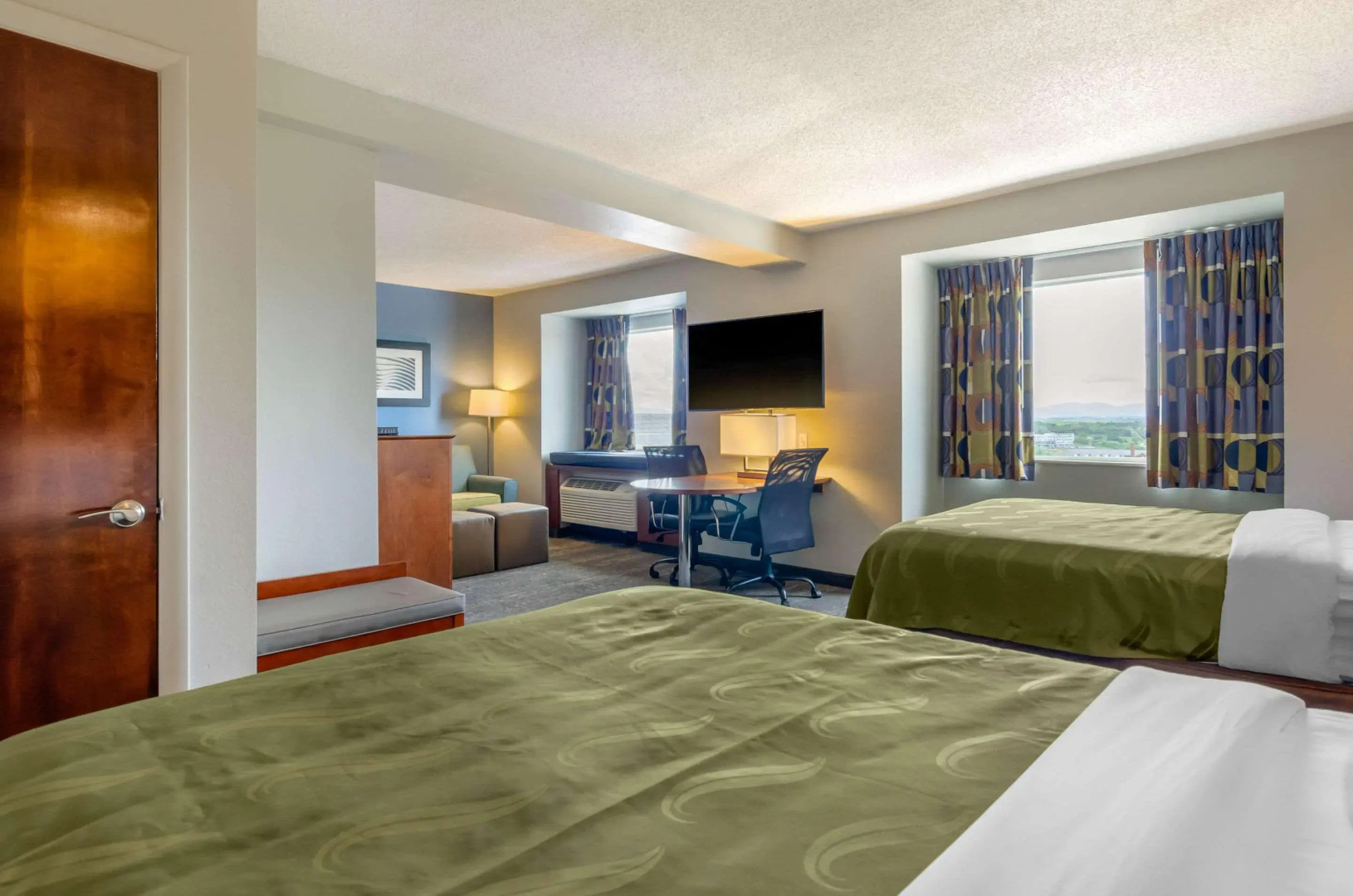 Clarion Pointe Staunton East