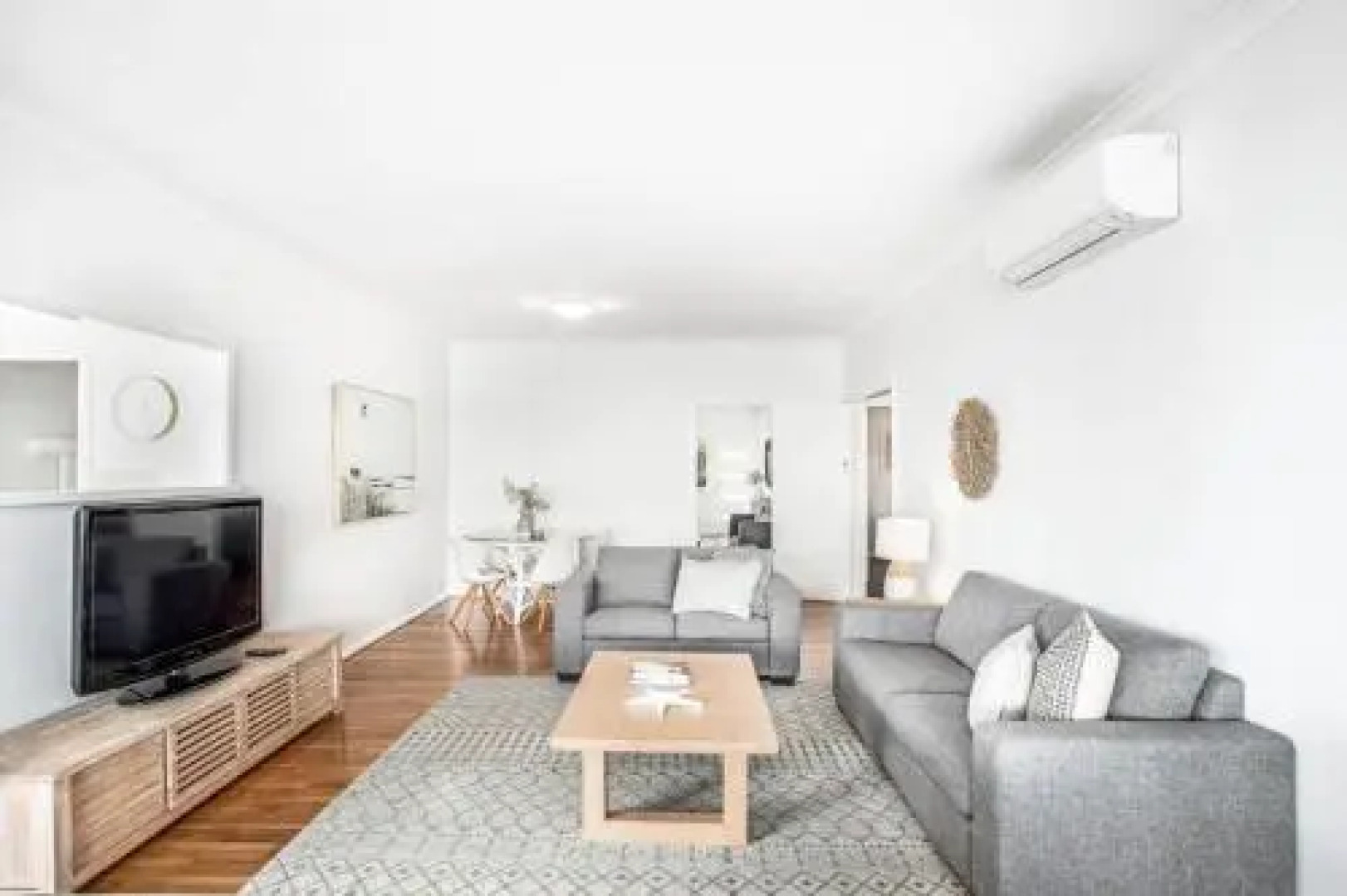 Beached Inn' 93 Foreshore Drive - Spacious Beach Front House