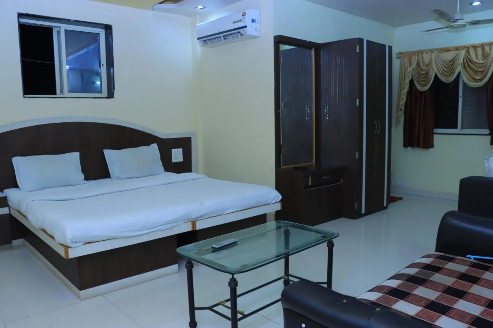 Mayura Lodge Residency