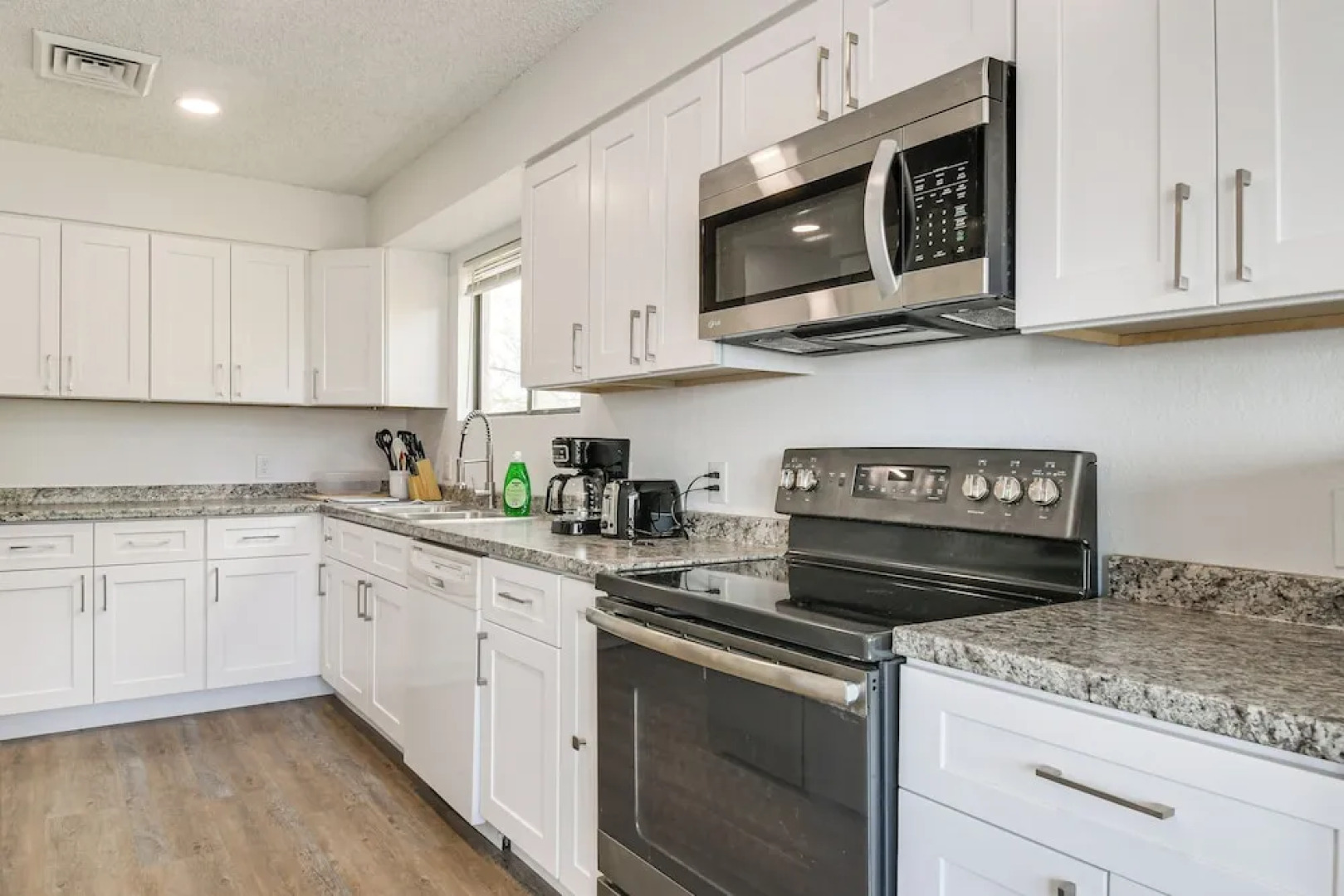 Fountain Hills Home w/ 2 Decks & Mountain Views!