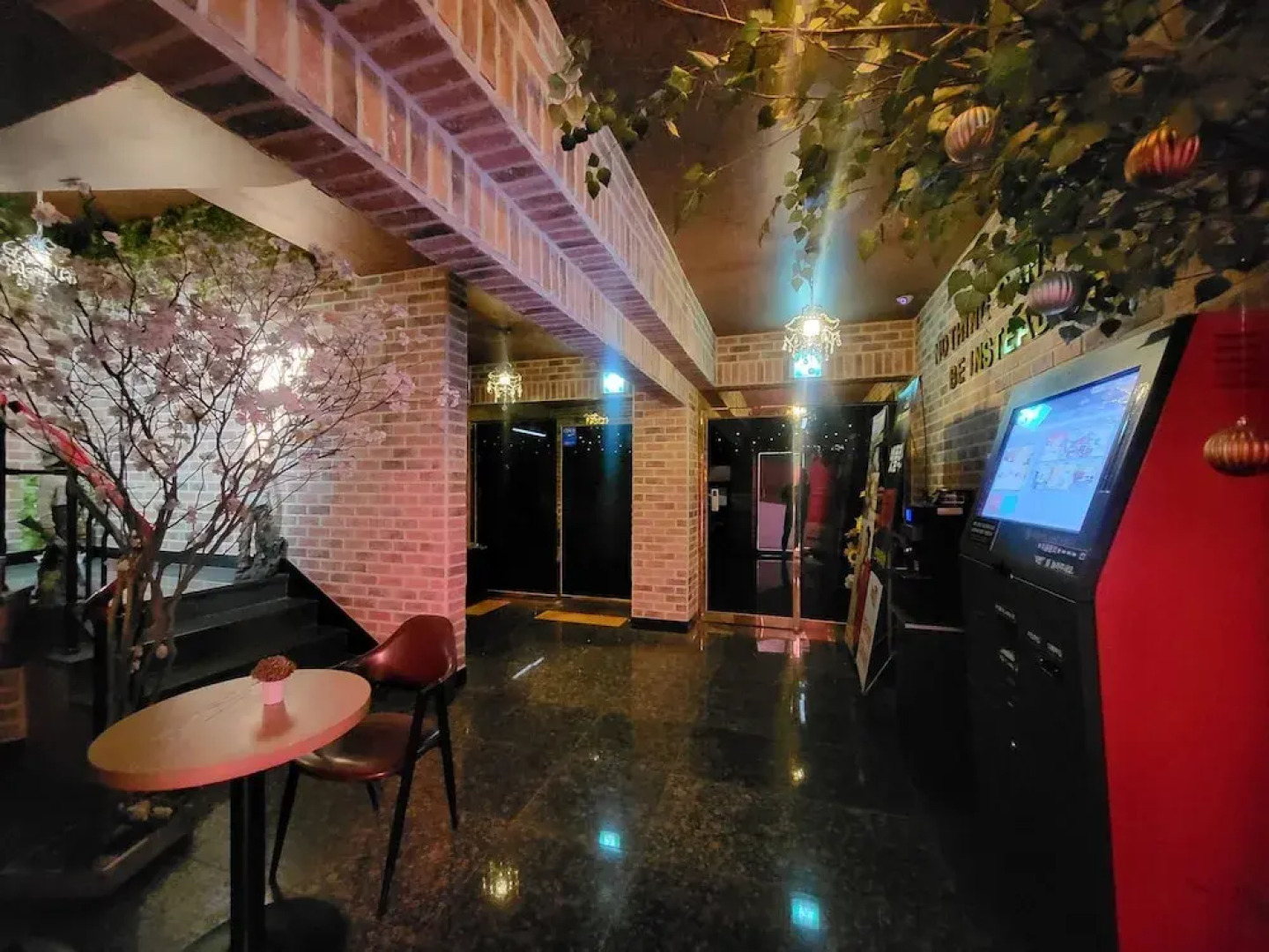 GoldenRoot Hotel in Gimhae