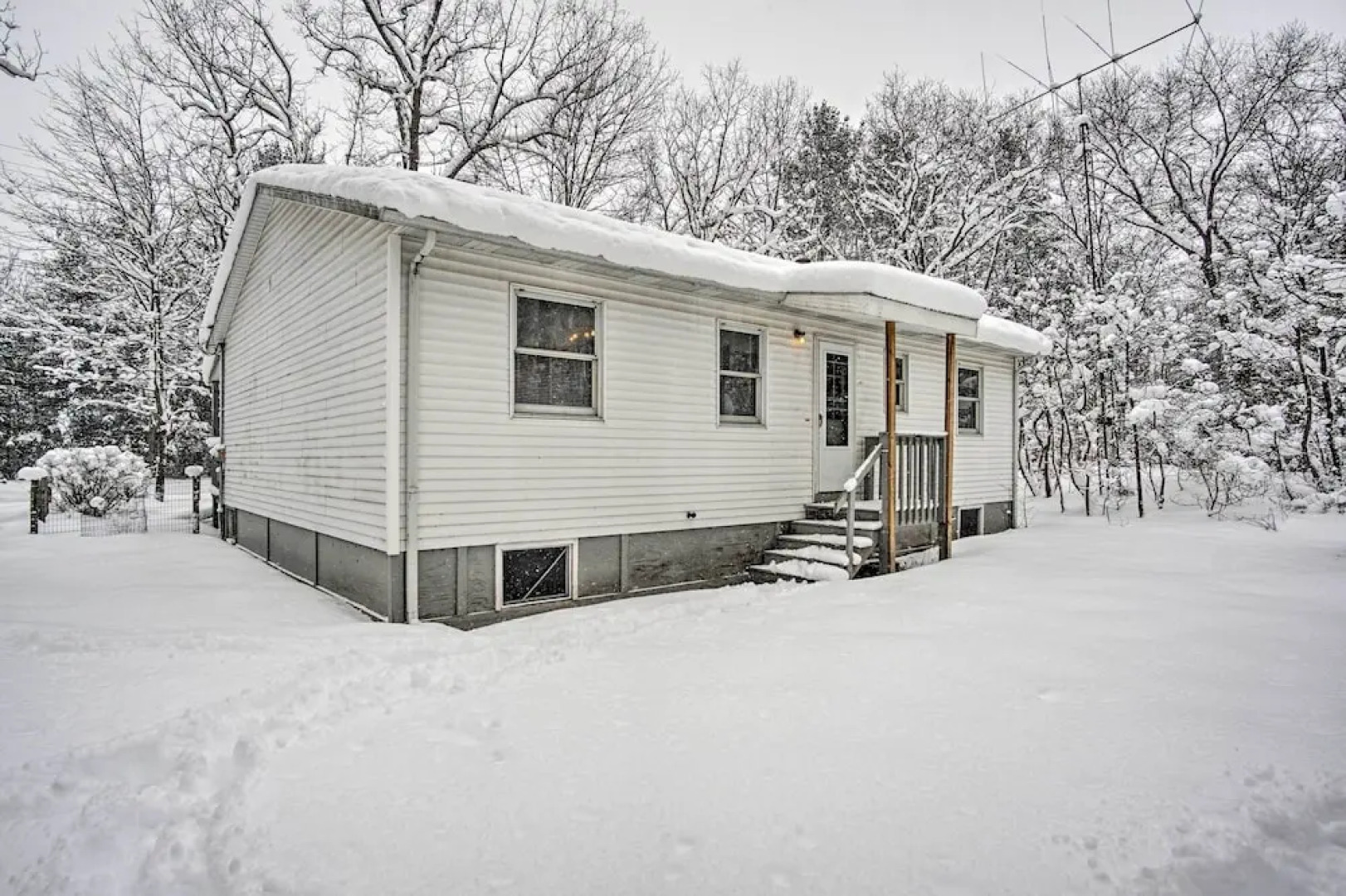 Wooded Twin Lakes Retreat: 13 Mi to Lake Michigan!