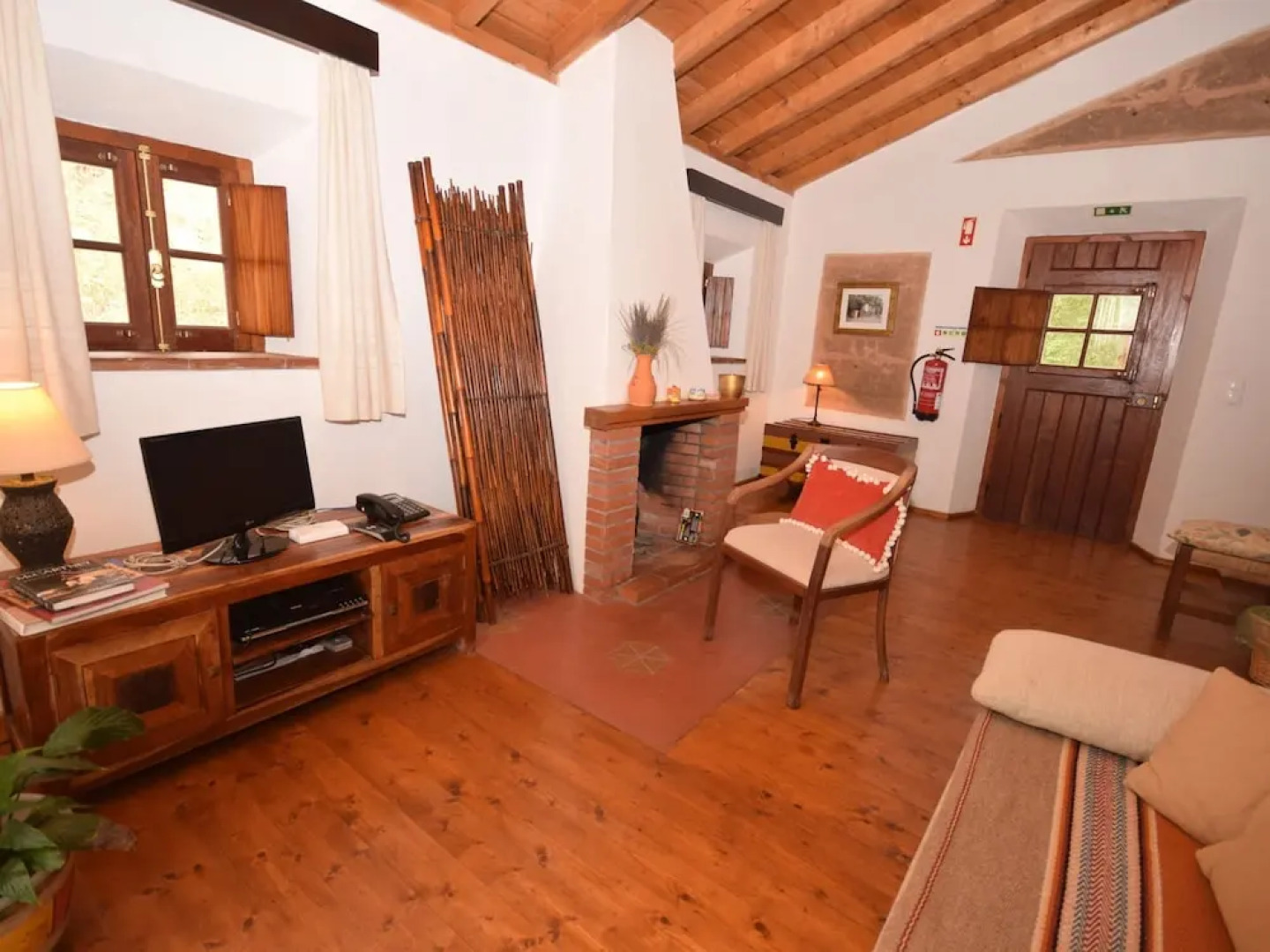 Quiet Cottage in Estate Casas da Cerca near Troviscais