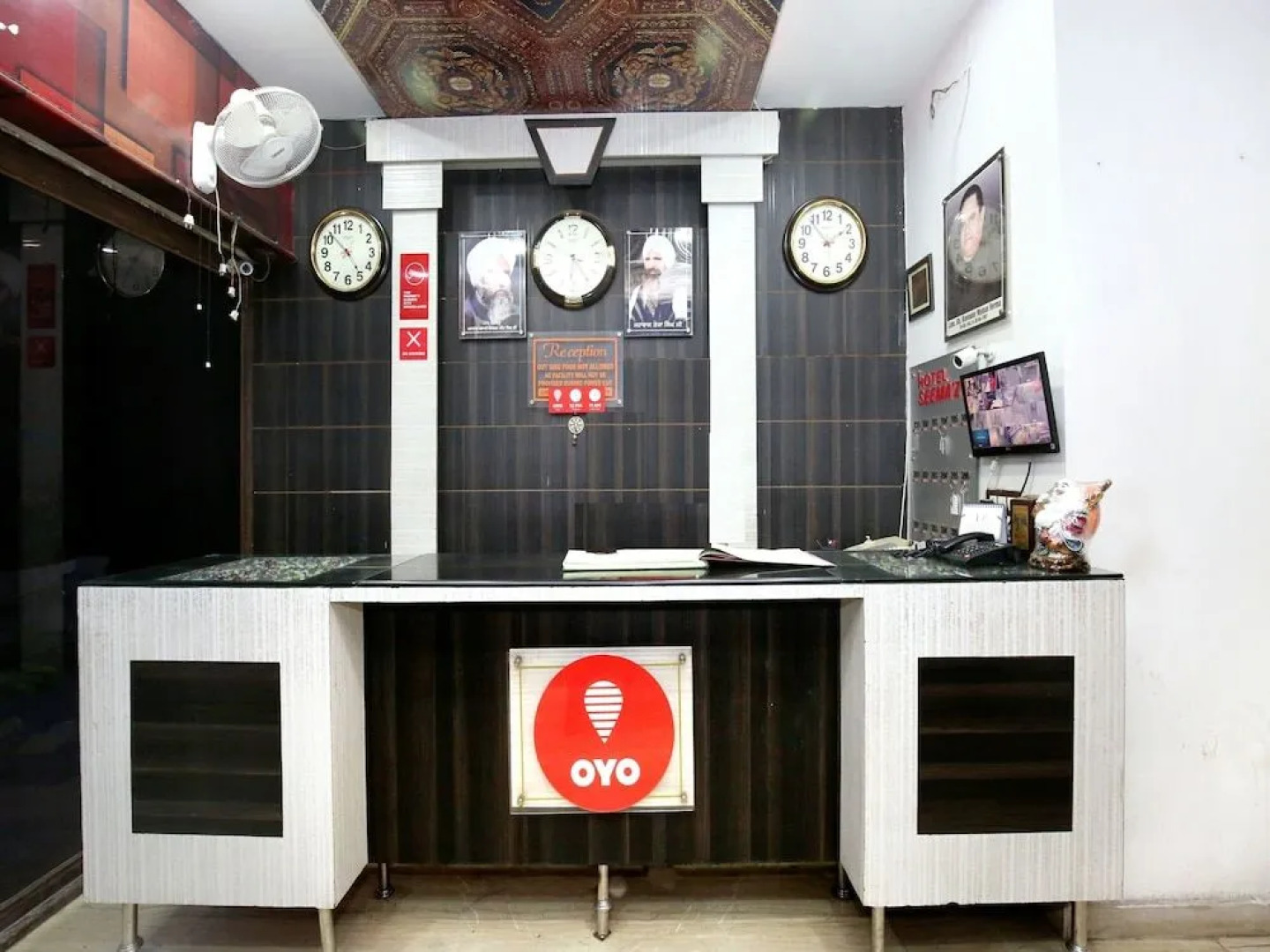 OYO 1357 Hotel Seemaz