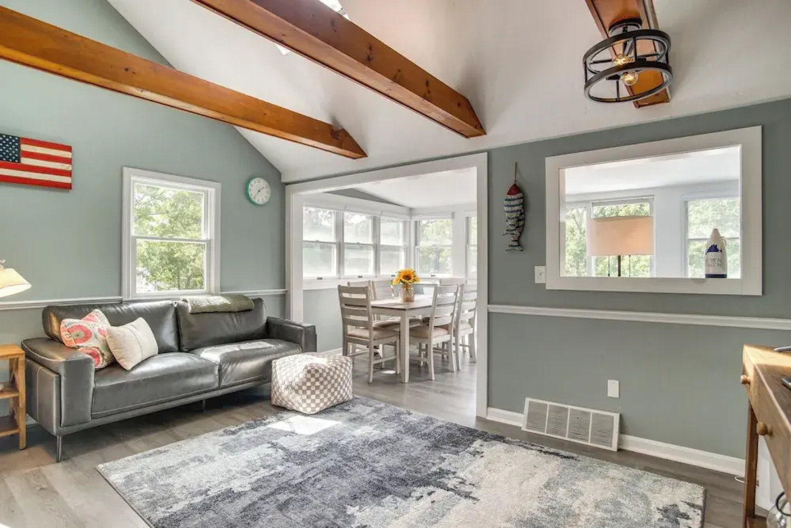 Waterfront Cape Cod Cottage on Peter's Pond