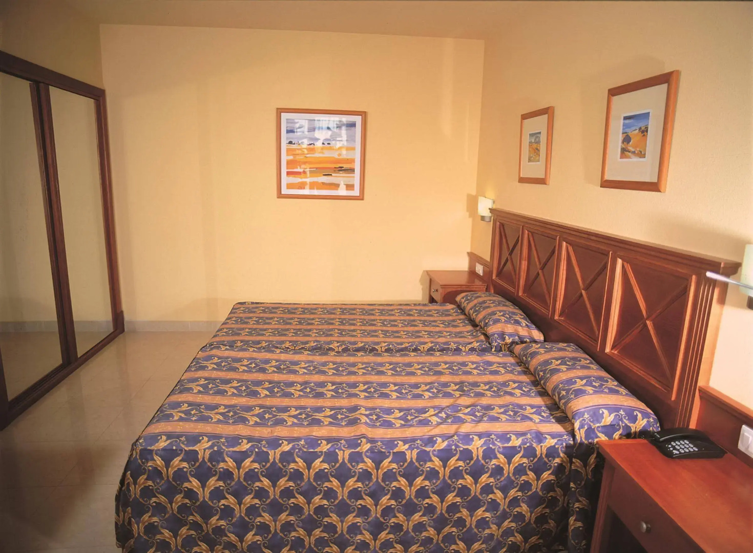 Отель Broncemar Beach Suites