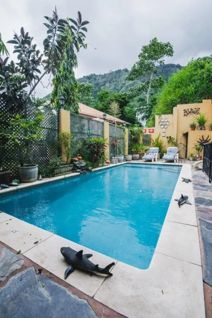 The Valley Oasis Inn