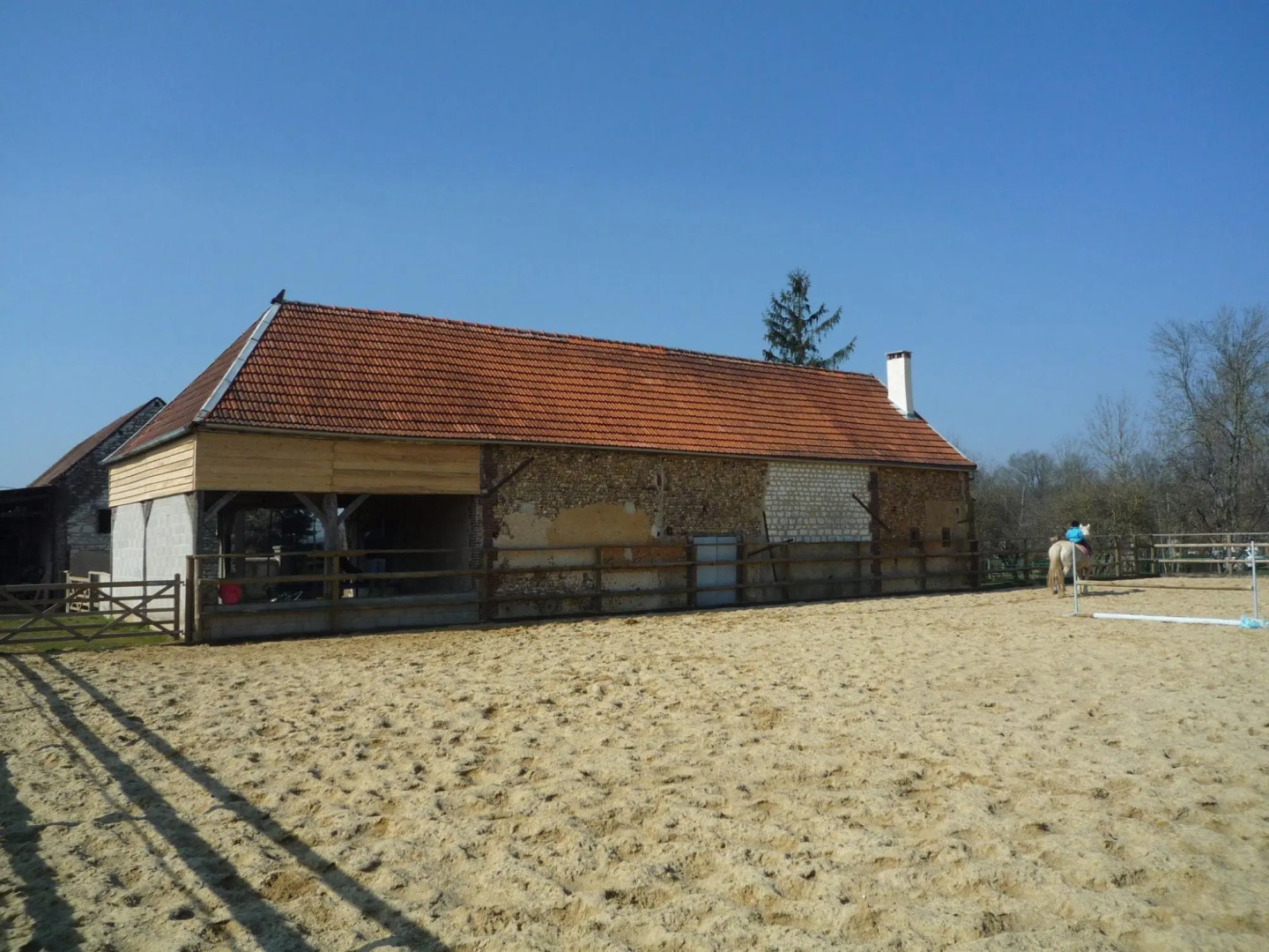 Tasteful Holiday Home in Sormery With Swimming Pool