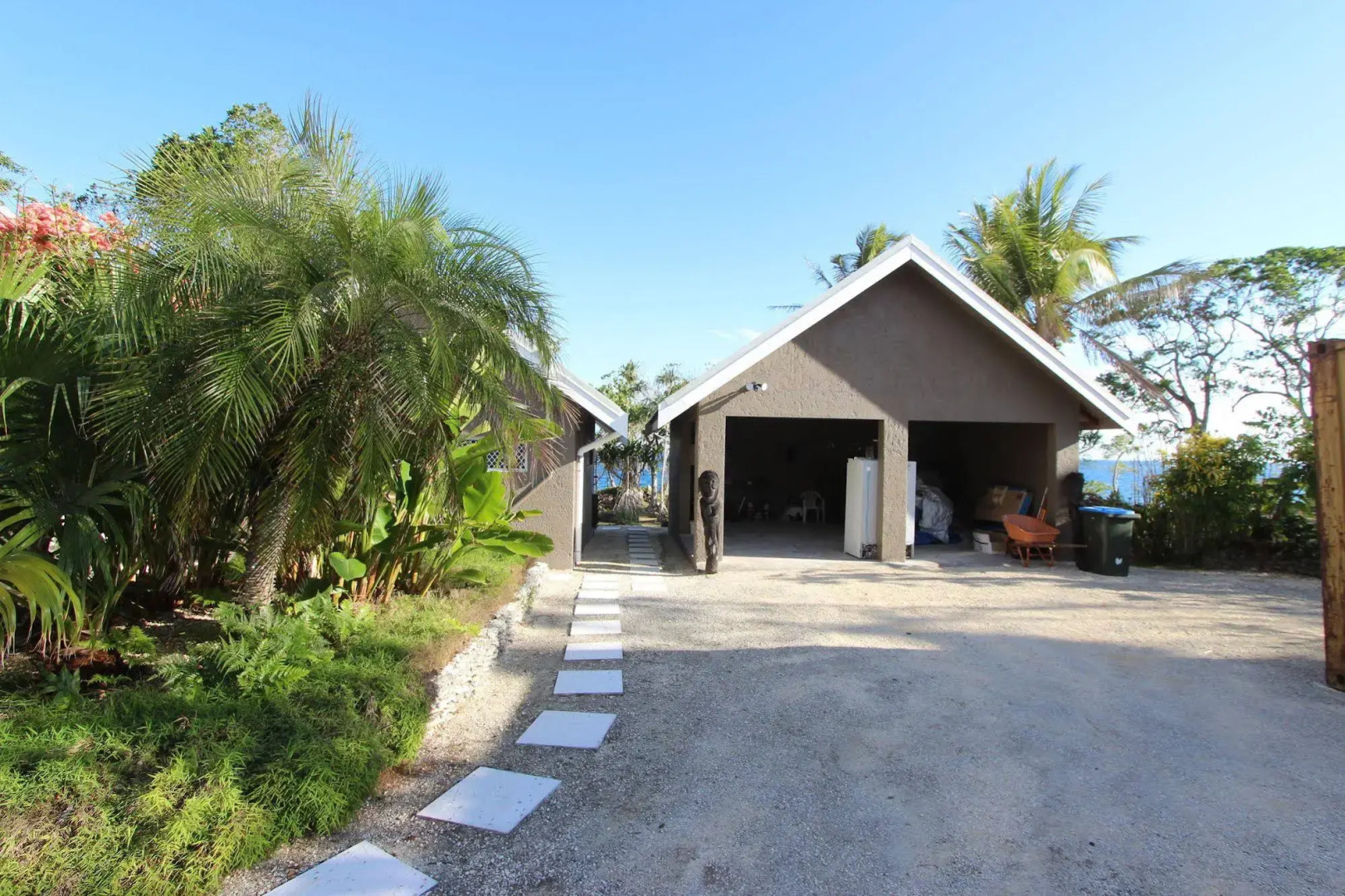 Vila Del Mare Beachfront Resort