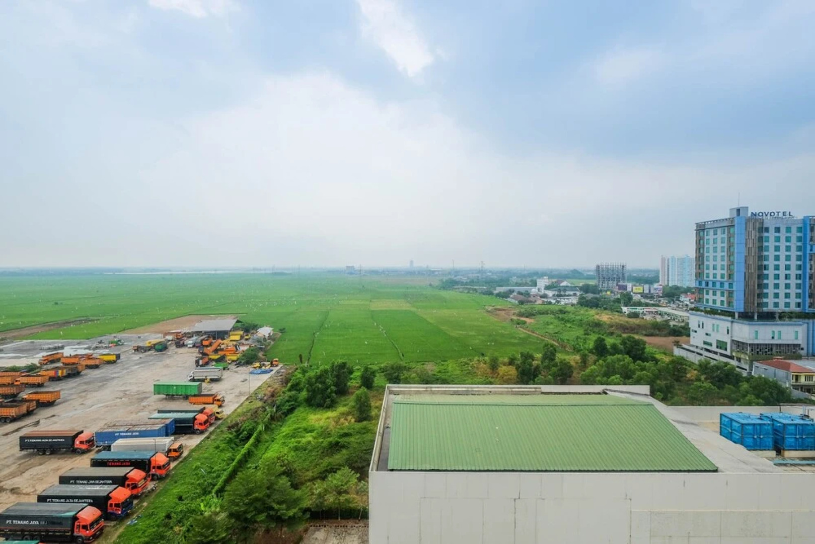 Minimalist Tamansari Mahogany Studio Apartment with City View