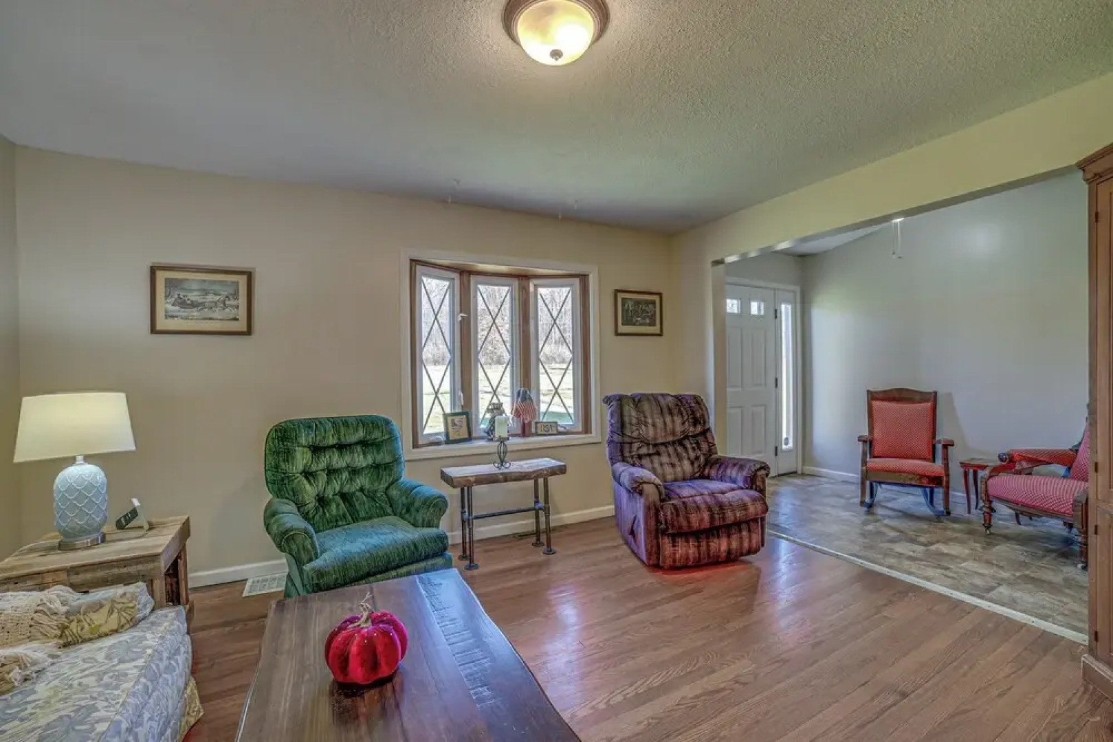 Quaint Youngstown Home ~ 2 Mi to Boardman Park!