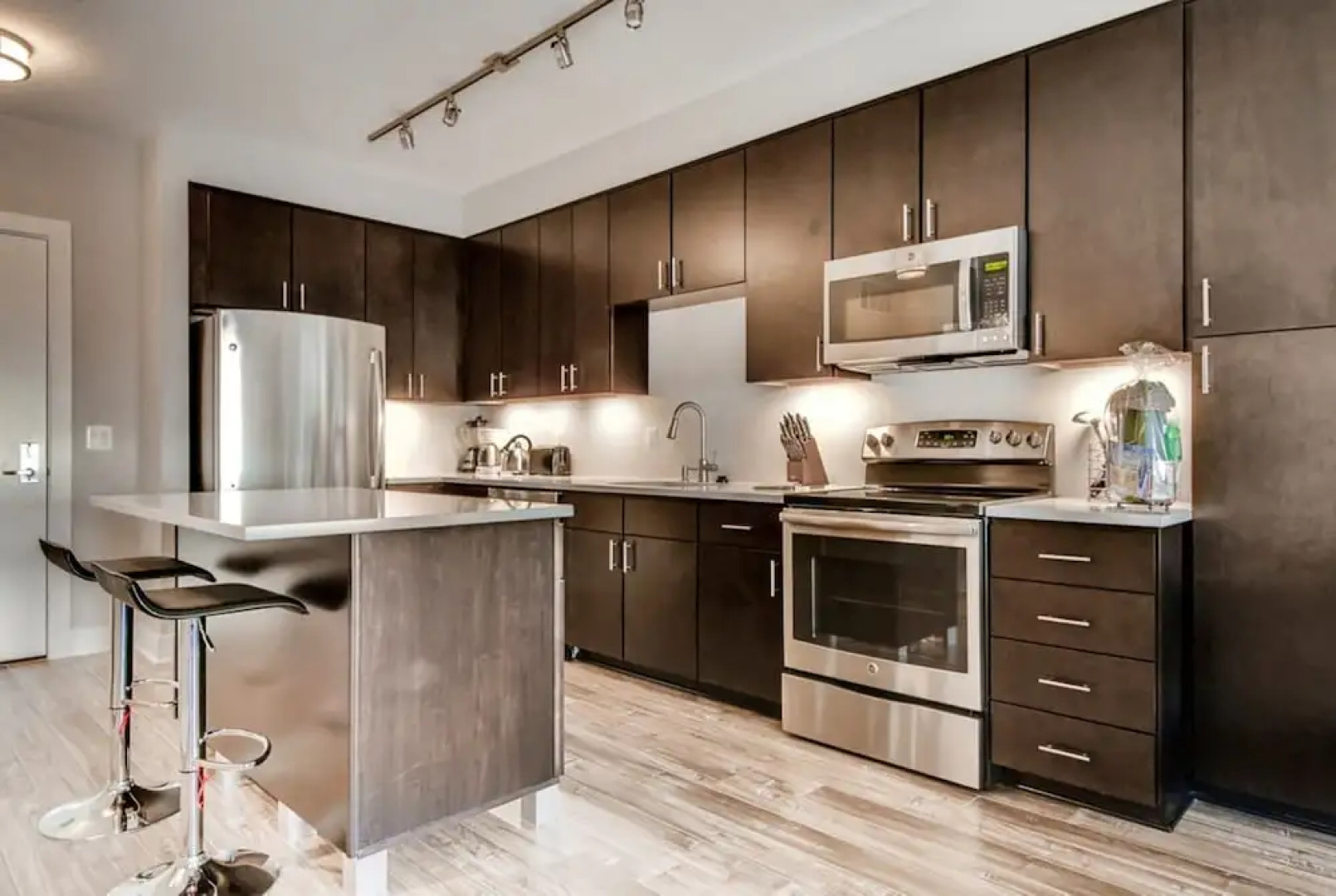 Global Luxury Suites in Sterling