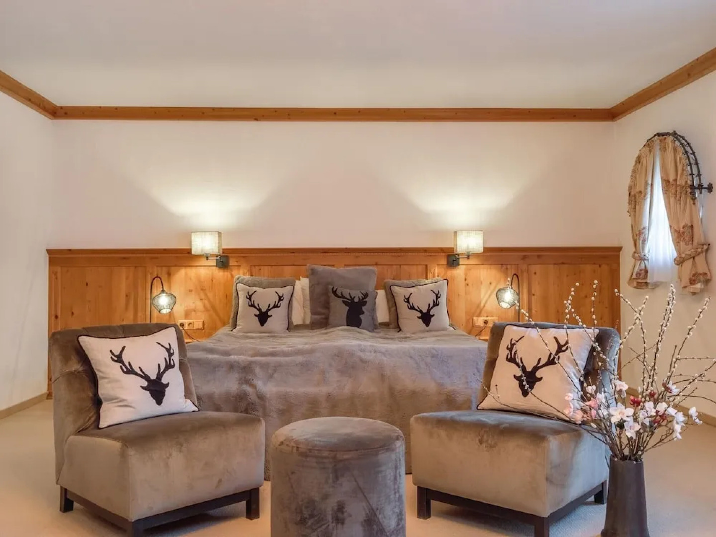 Exclusive Tyrolean Chalet Near Ski Lifts