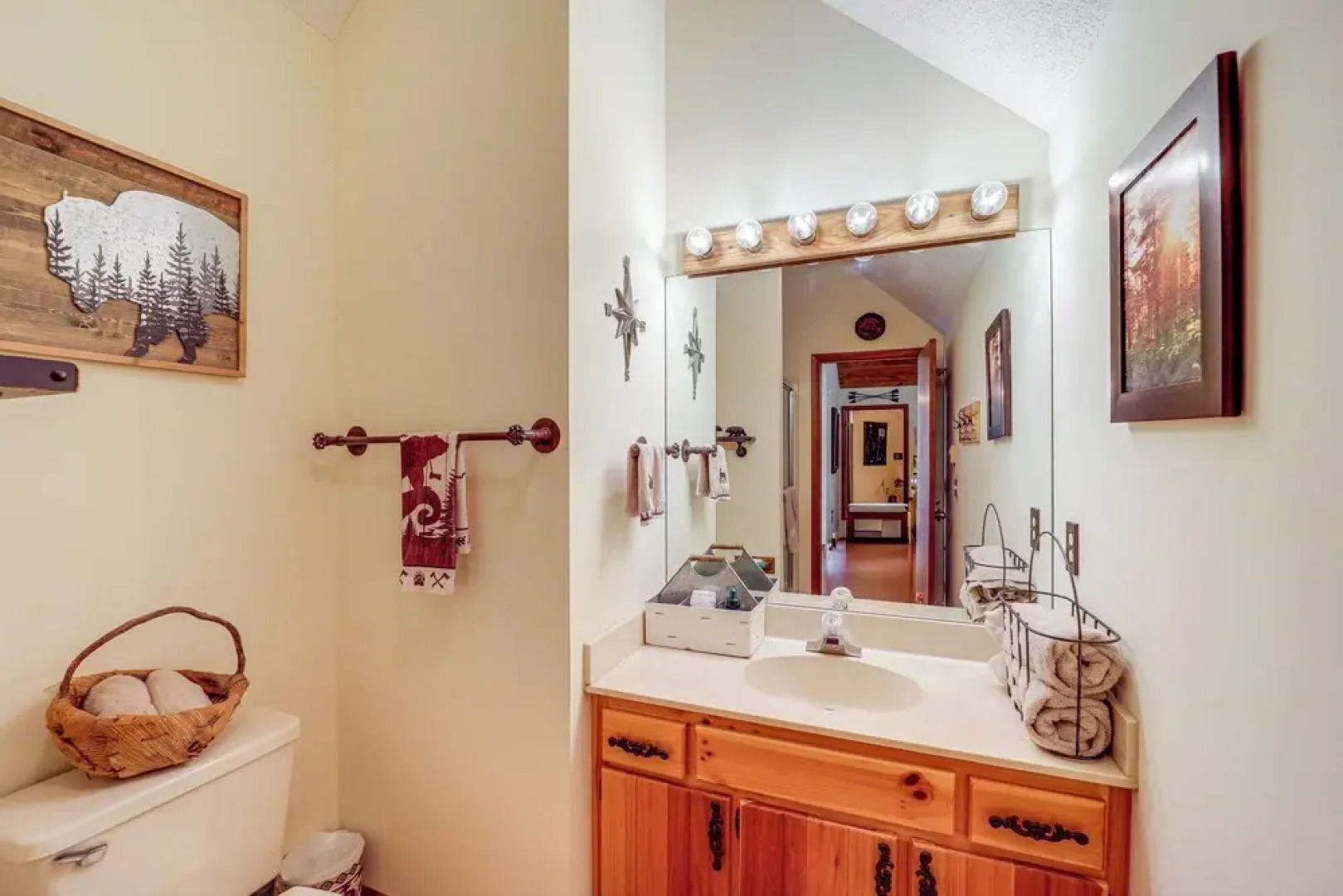 1 Mi to Otter Falls: Mtn-view Gem w/ Deck