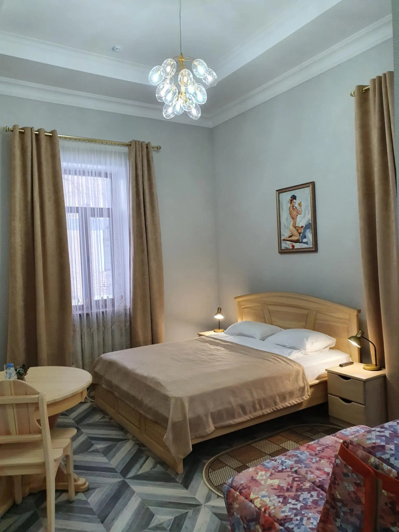 Anna and King  (on Zheleznodorozhnoy)