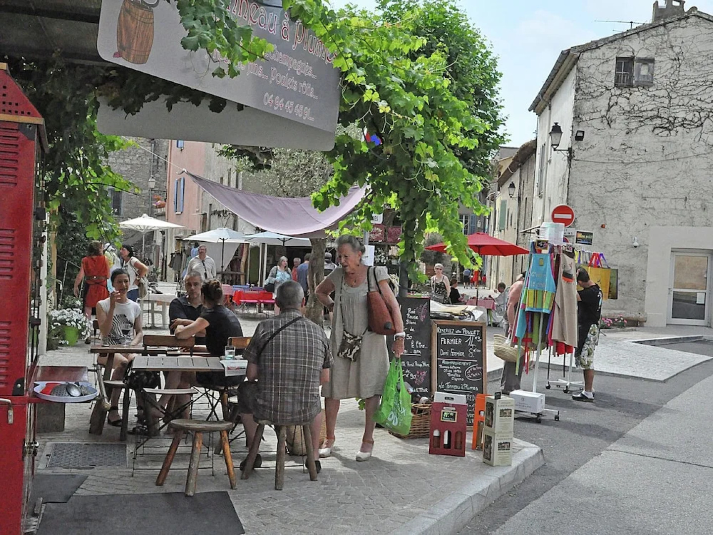 Air Conditioned Apartment in Residence With Heated Swimming Pool Near the Beaches