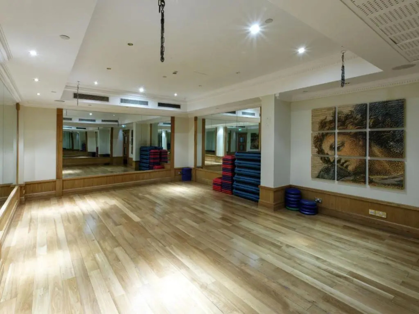 Leonardo Royal Hotel London City