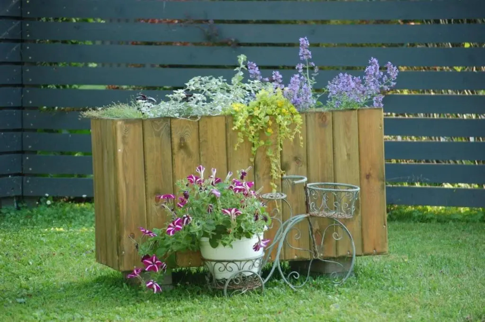 Apartment by the sea (5 minute walk)