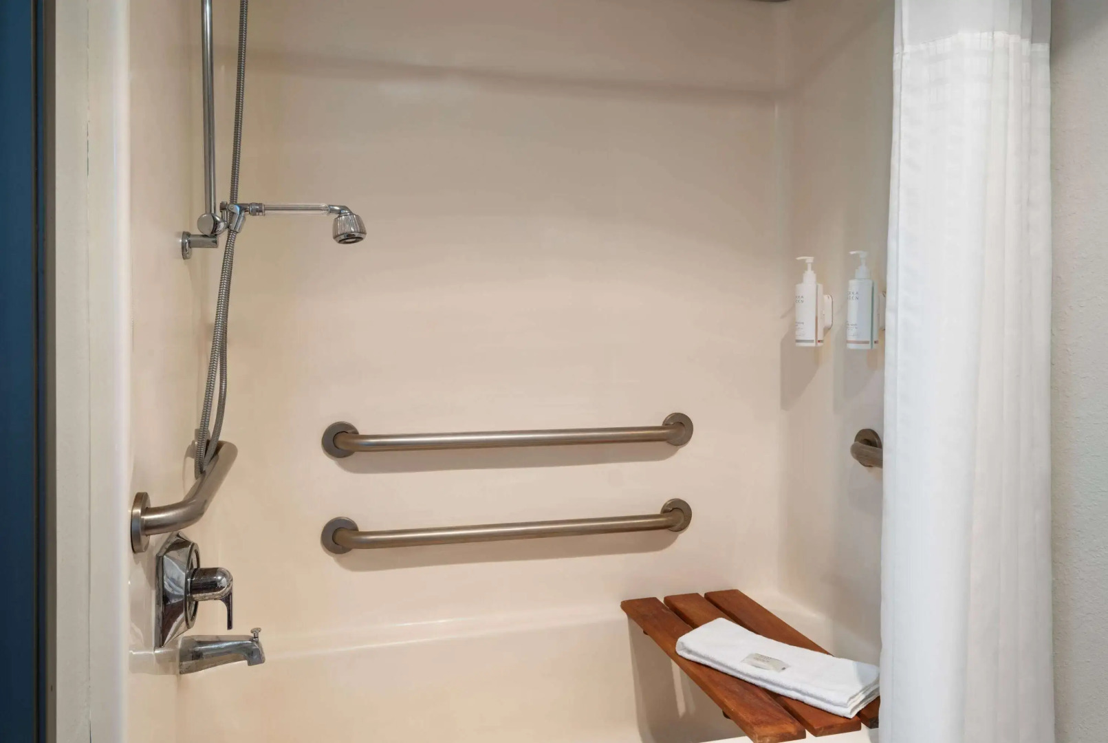 Days Inn by Wyndham Neenah