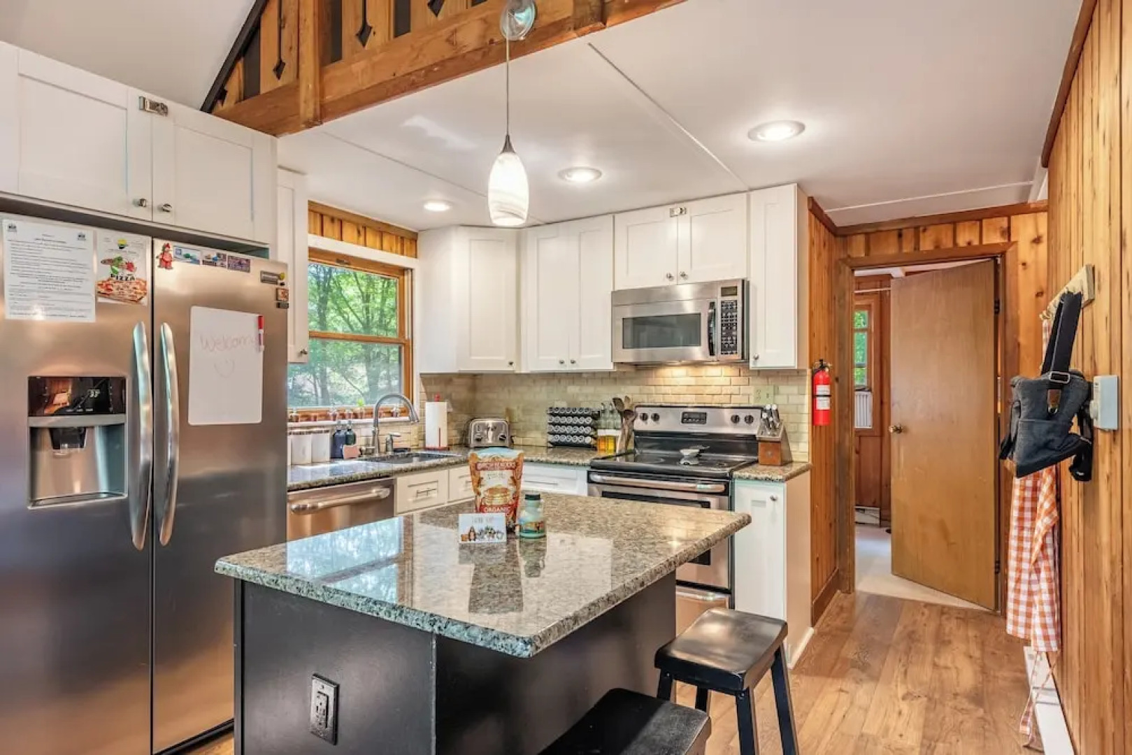 Harmony Haven by Avantstay Game Room, Large Deck