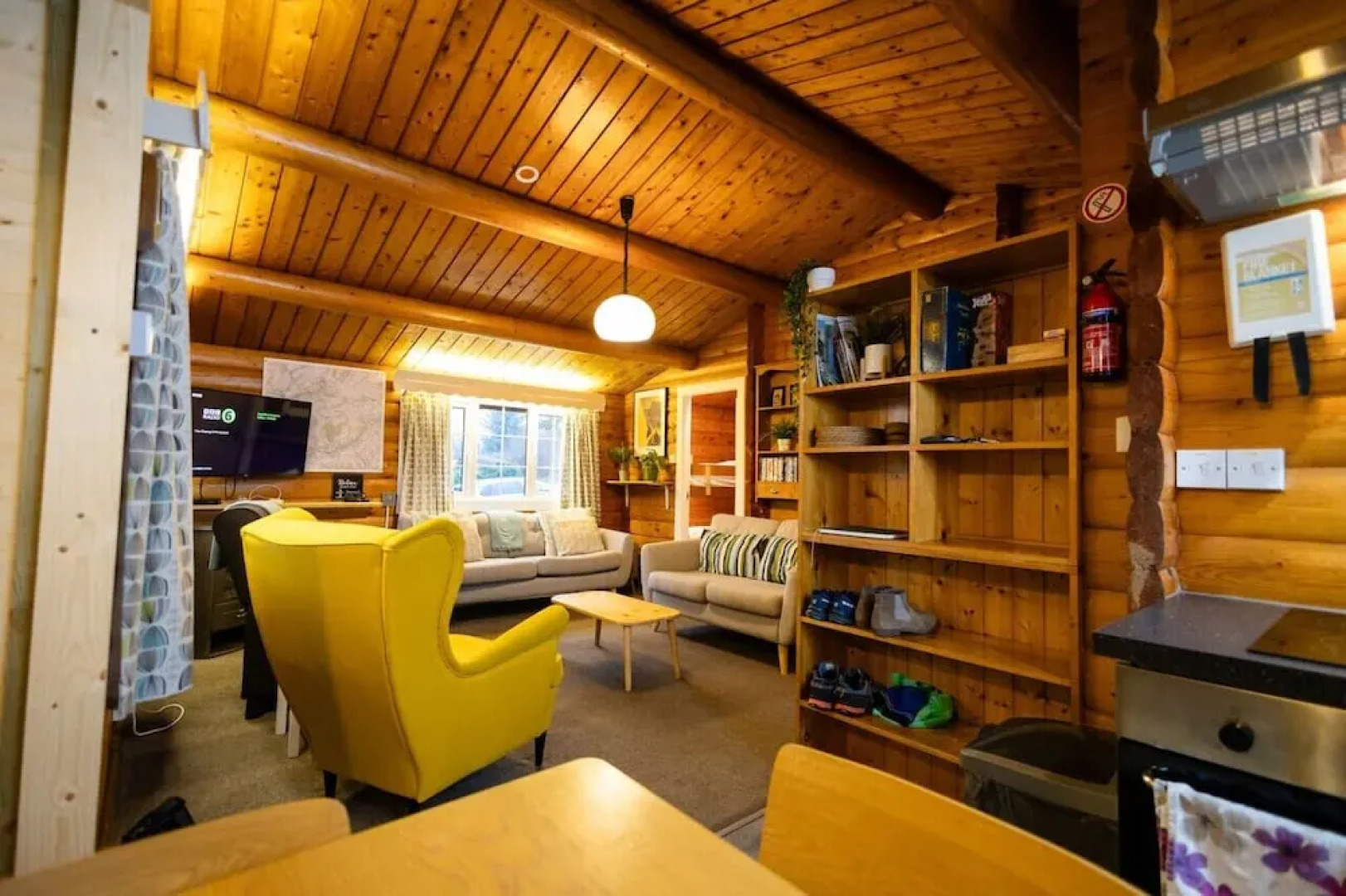 Rural 3 Bed Log Cabin Getaway