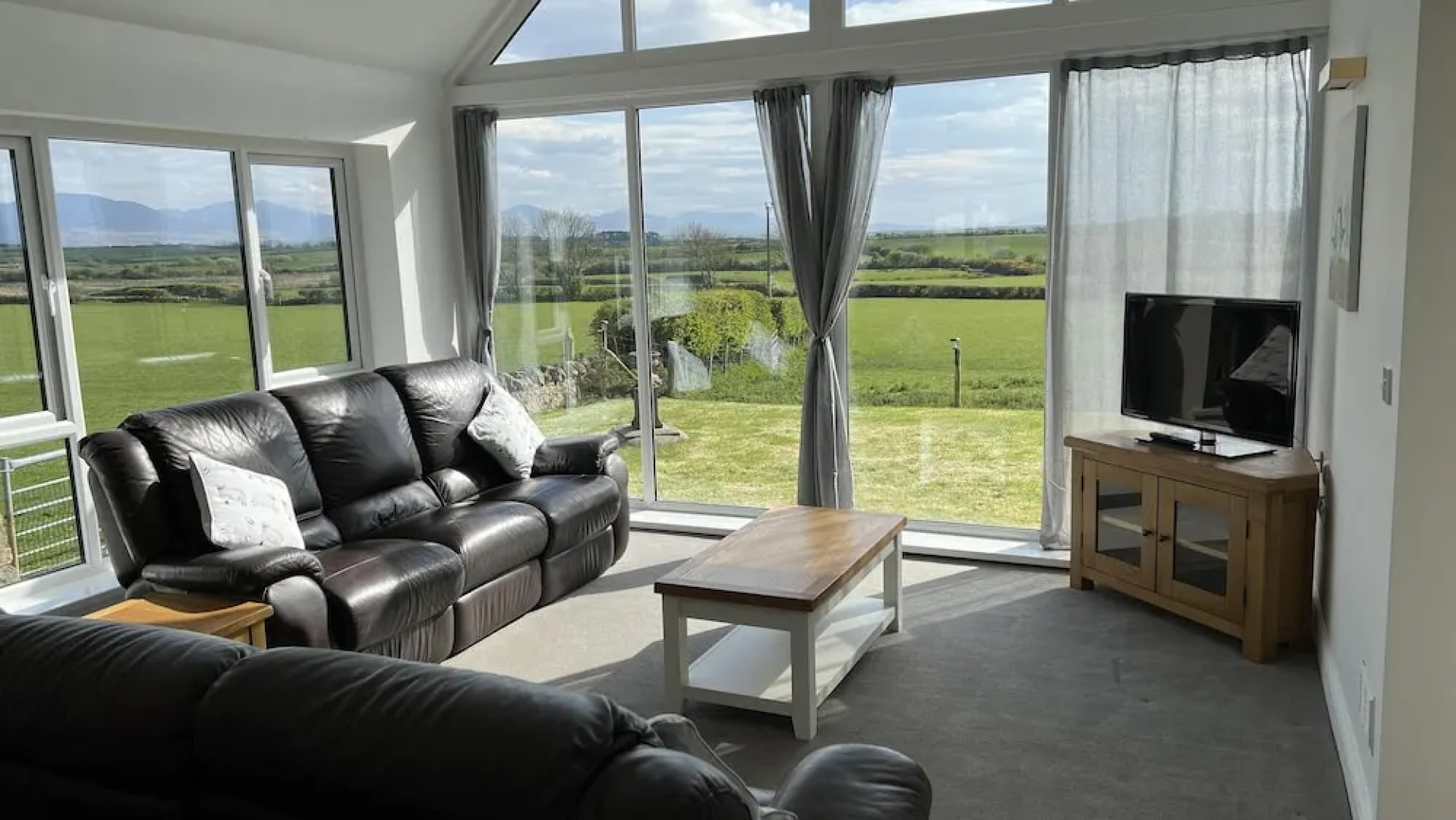 Beautiful, Private Farm Cottage in Anglesey