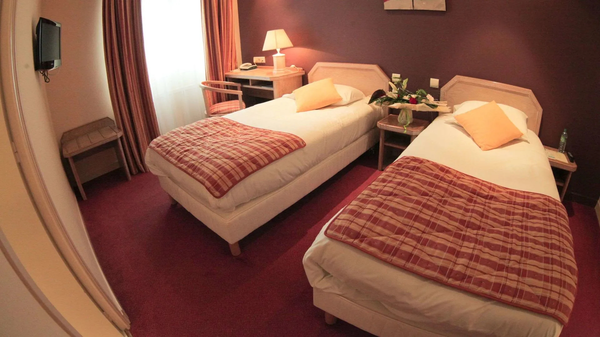 Brit Hotel Les Voyageurs