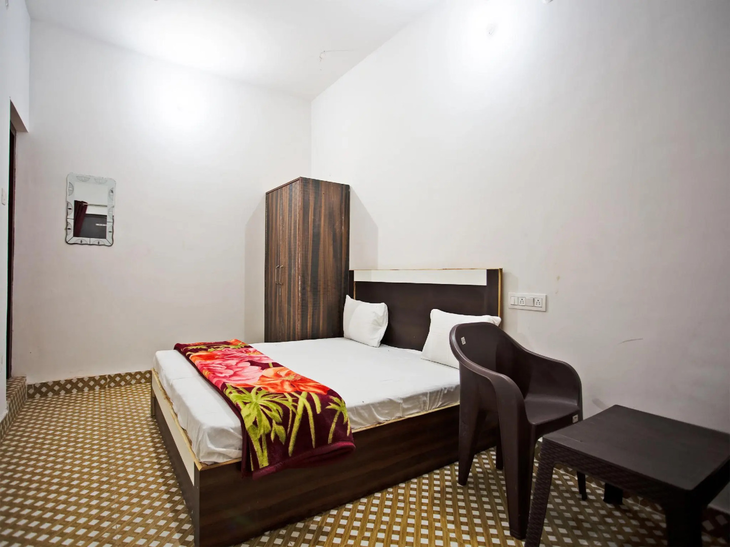 SPOT ON 41585 Green Pine