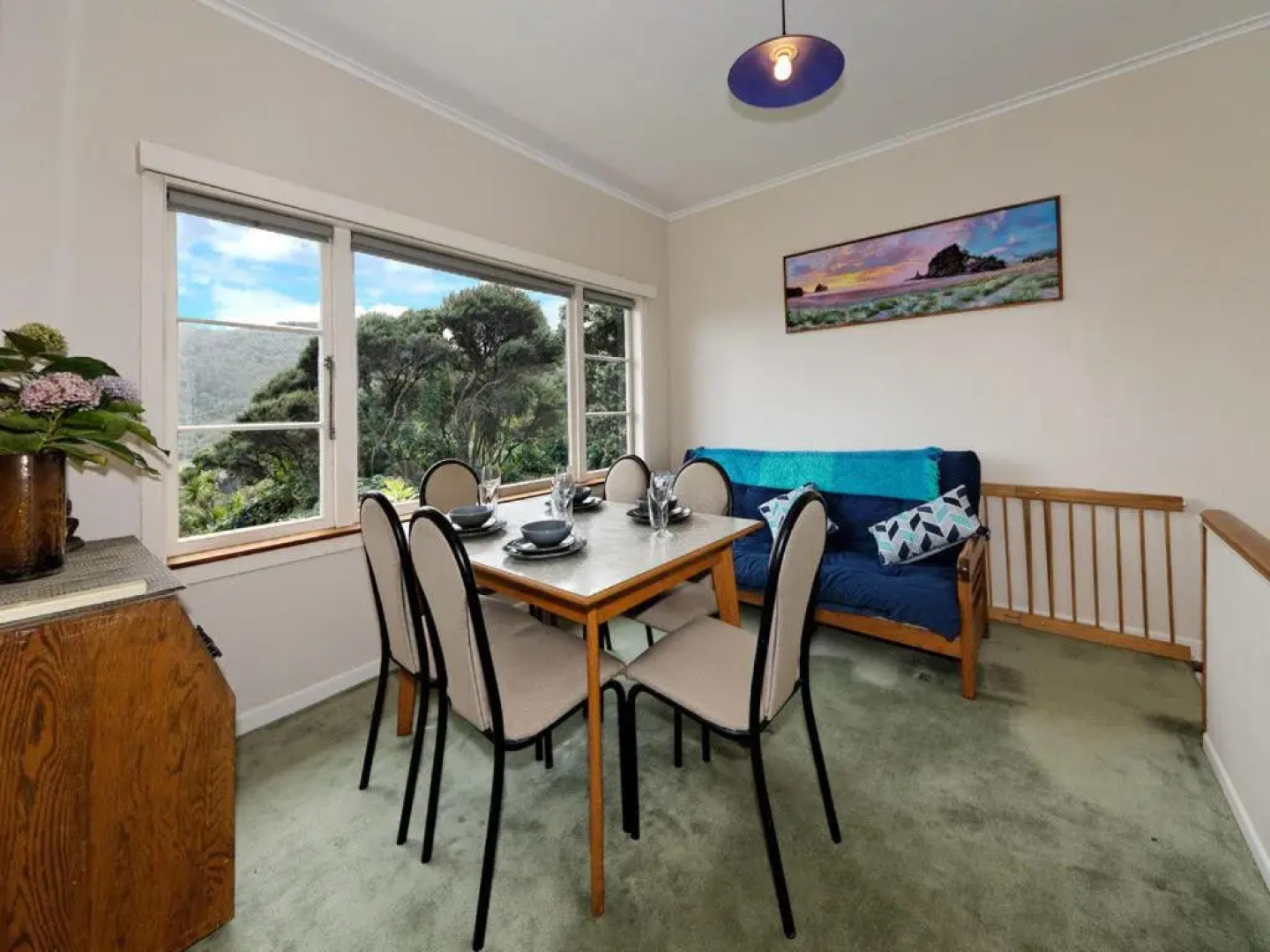 Surfer's Sunshine Cottage - Piha Holiday Home
