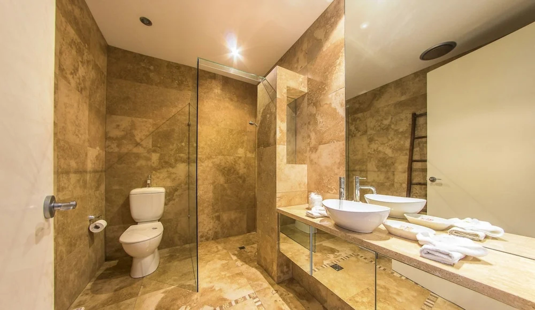 Grandeur on Bay Three