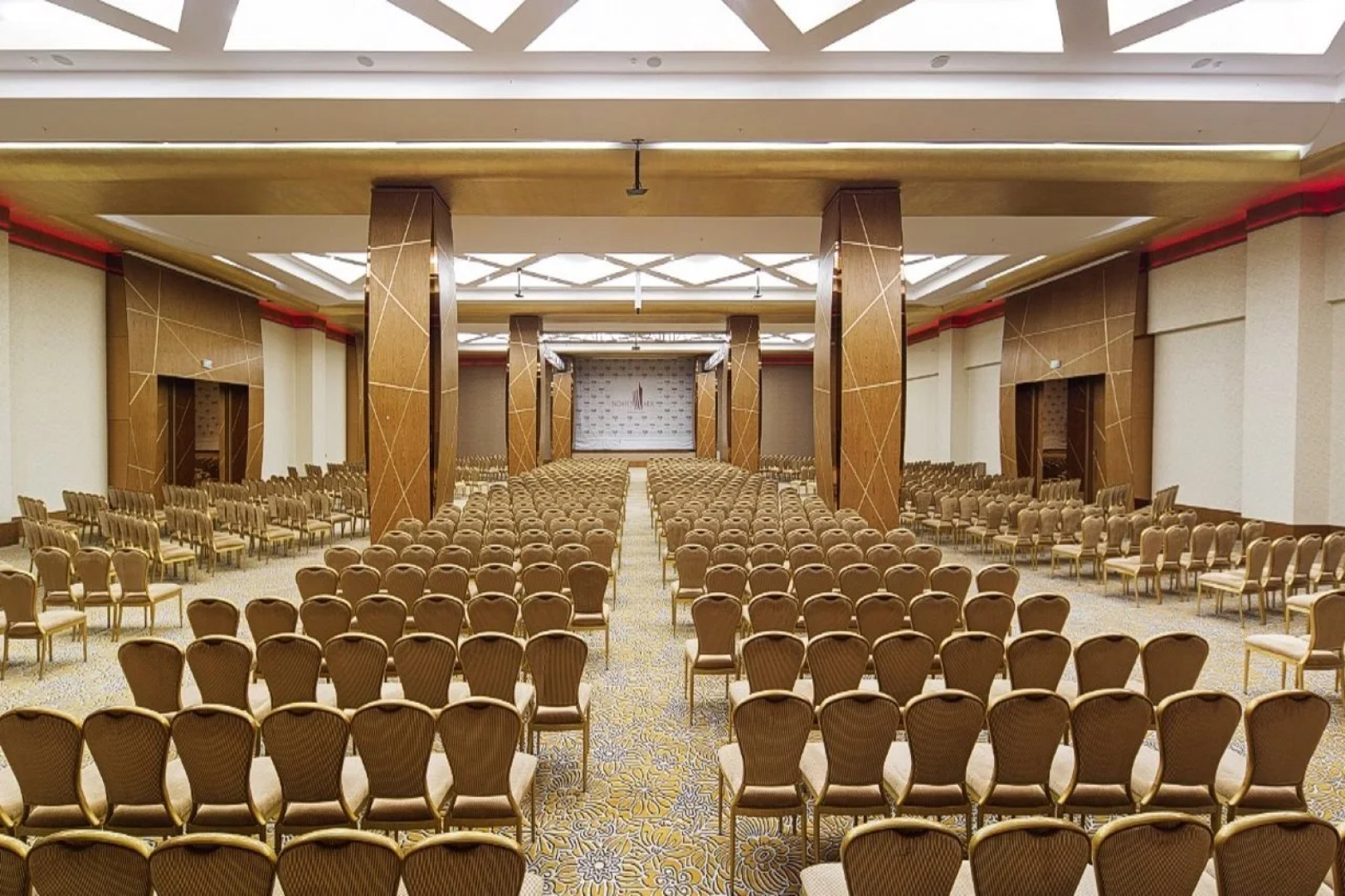 Noah's Ark Deluxe Hotel & Spa