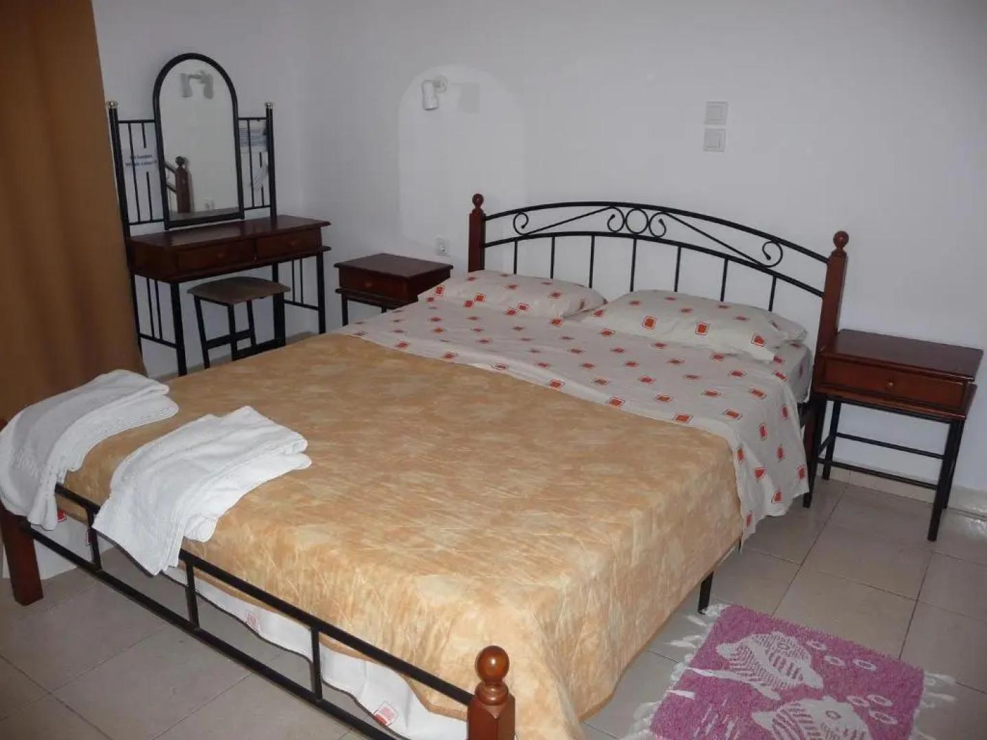 Katerina & Efi Apartments