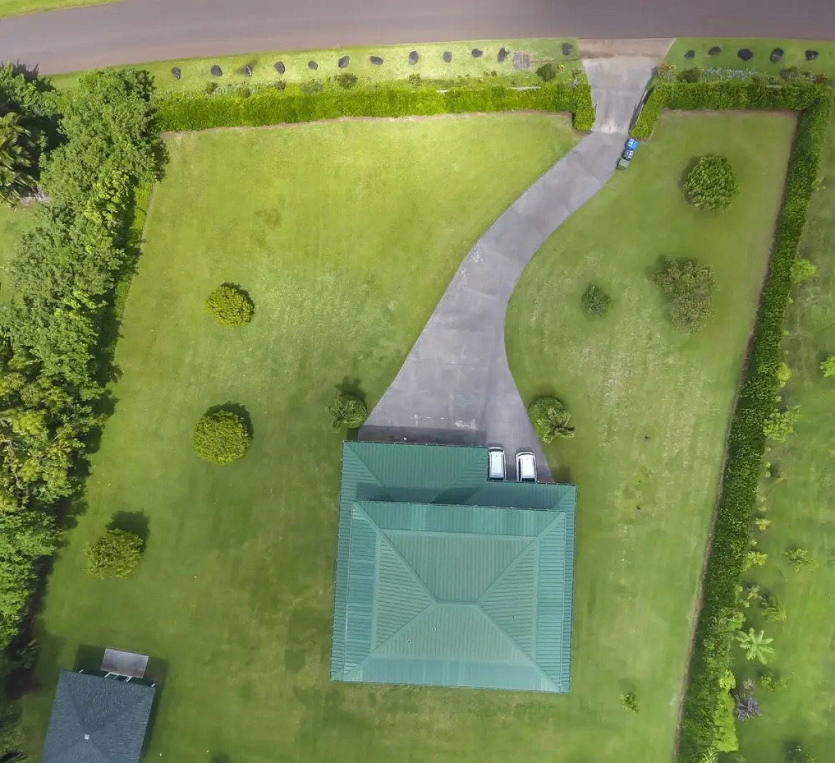 The Green Pineapple Main House 3 Bedroom Home by Redawning