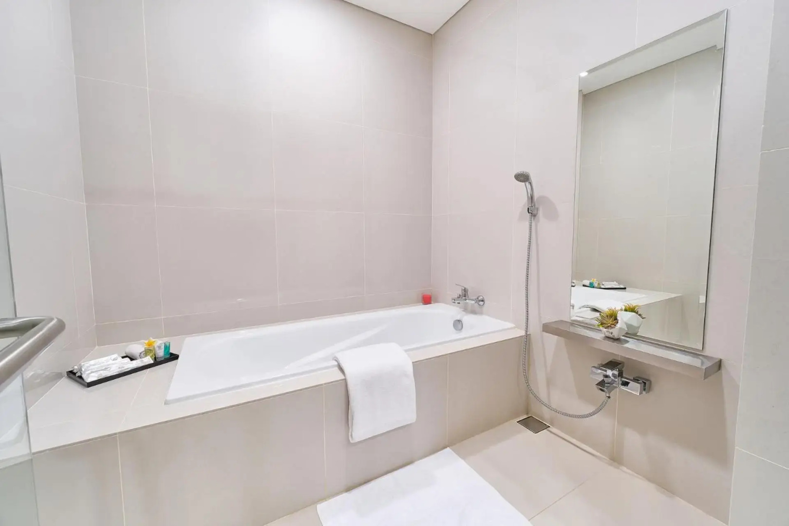 Le Premier Kota Deltamas