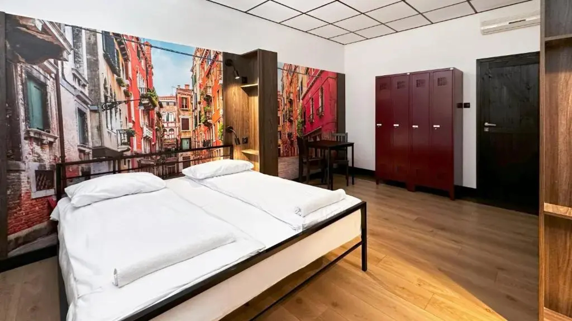 VOLA Hostel