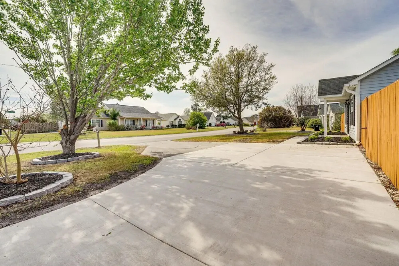 Wilmington Home ~ 7 Mi to Wrightsville Beach!