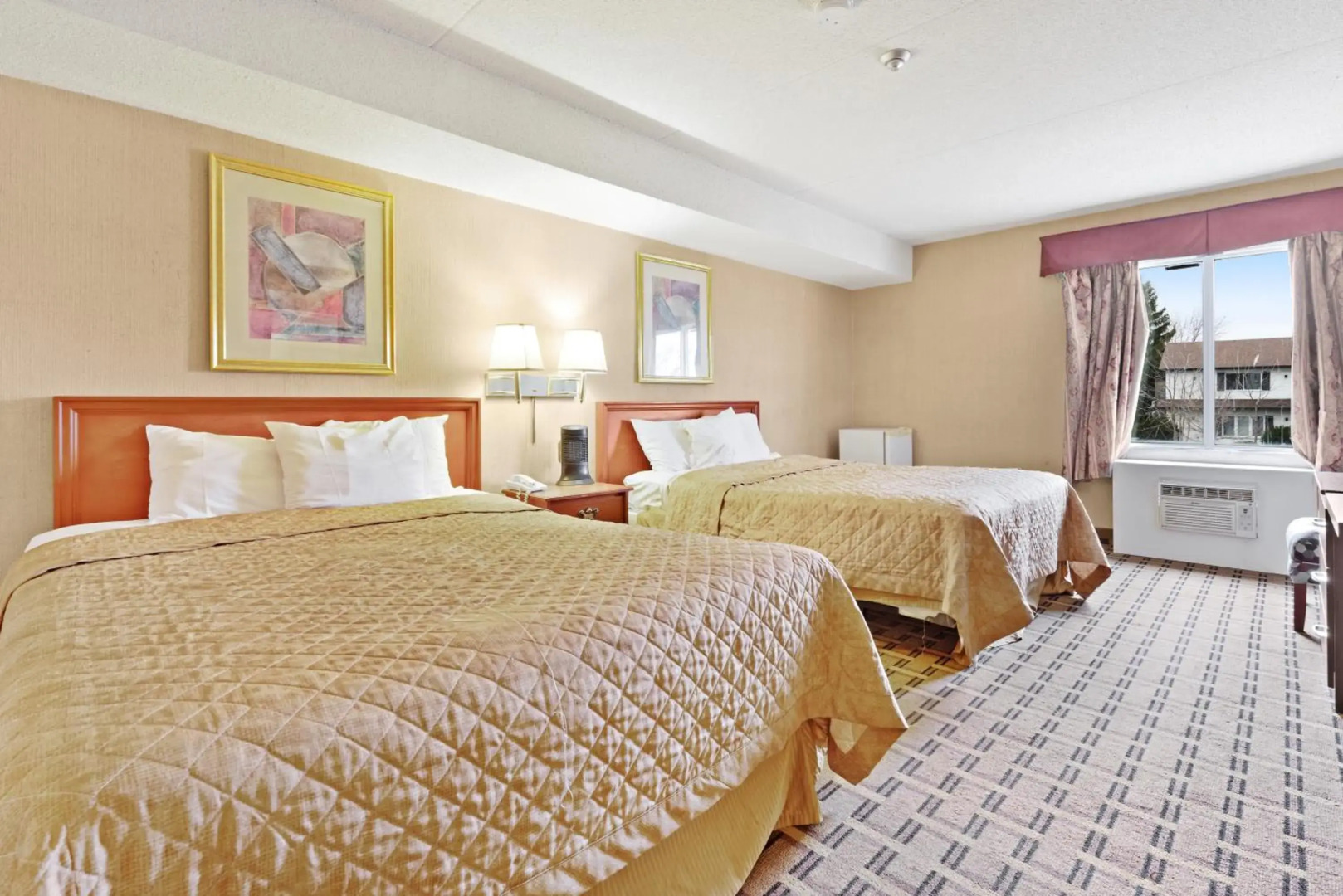 Niagara Lodge & Suites