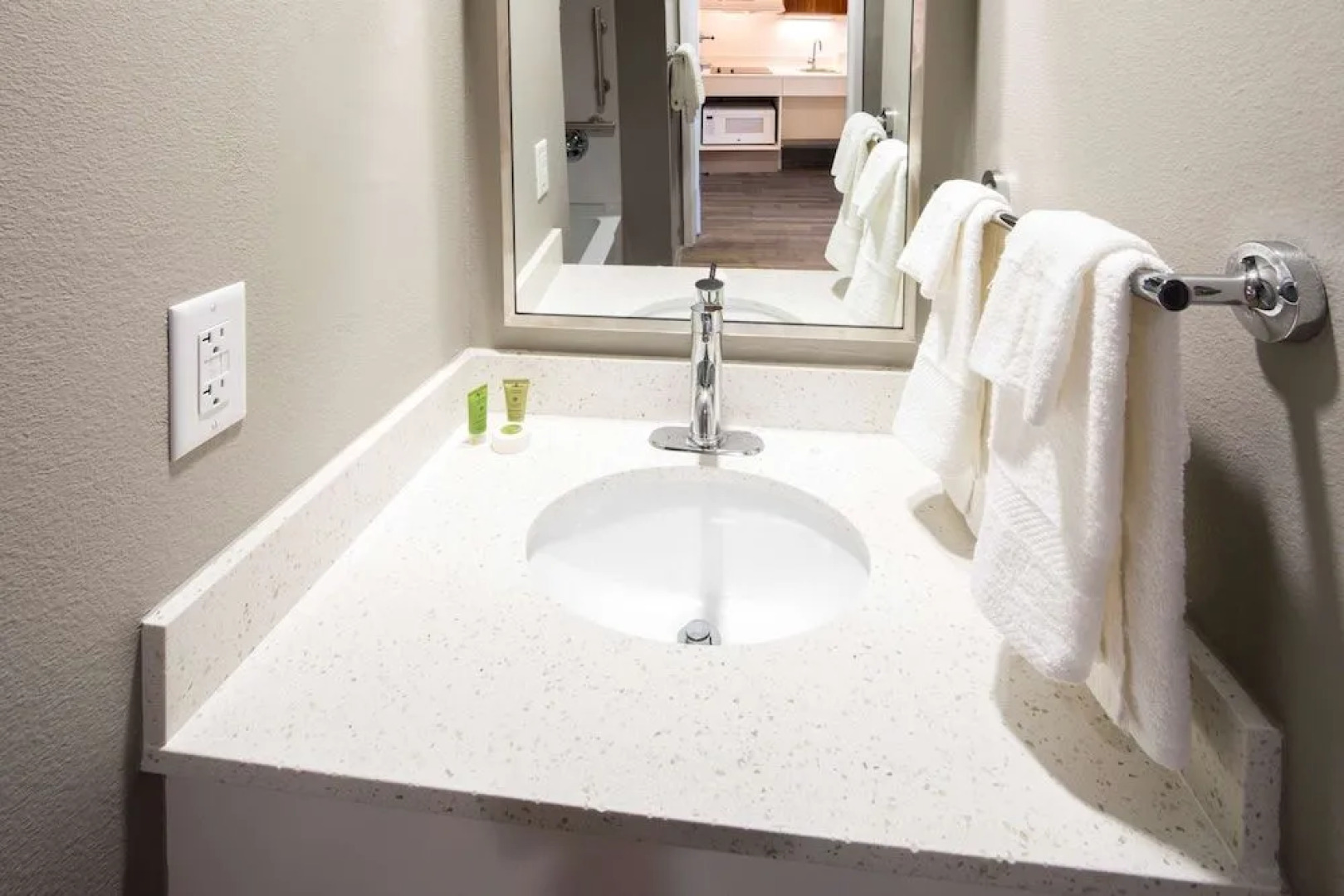 Uptown Suites Extended Stay Denver CO – Centennial