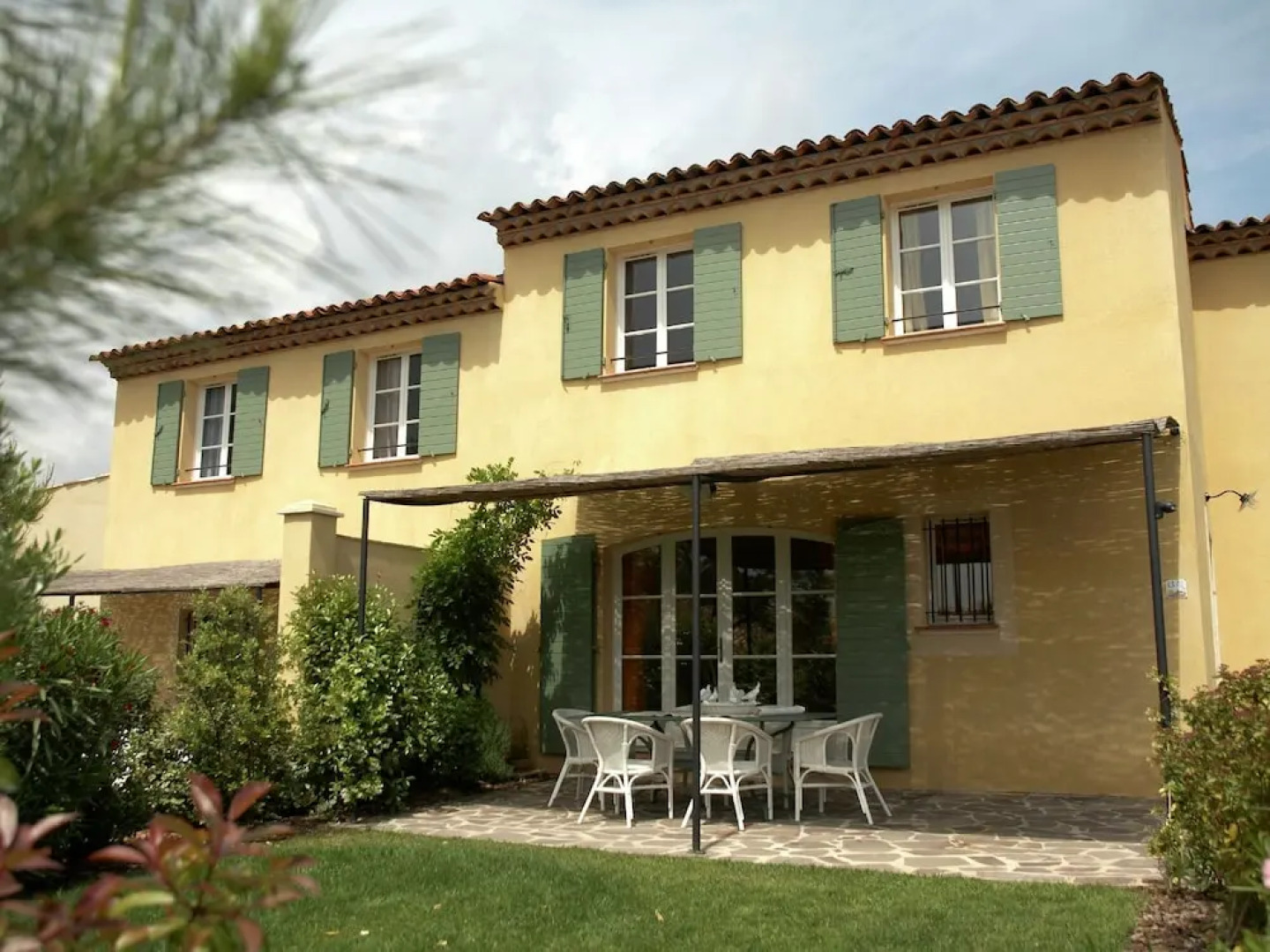 Provencal Holiday Home With Dishwasher not far From Fréjus
